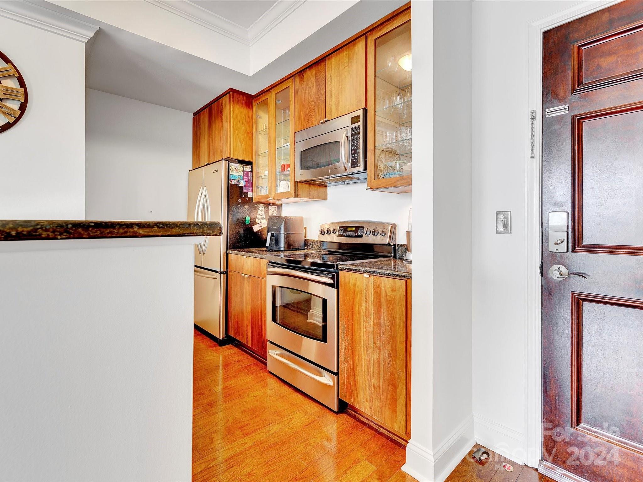 300 W 5th Street Unit: 521