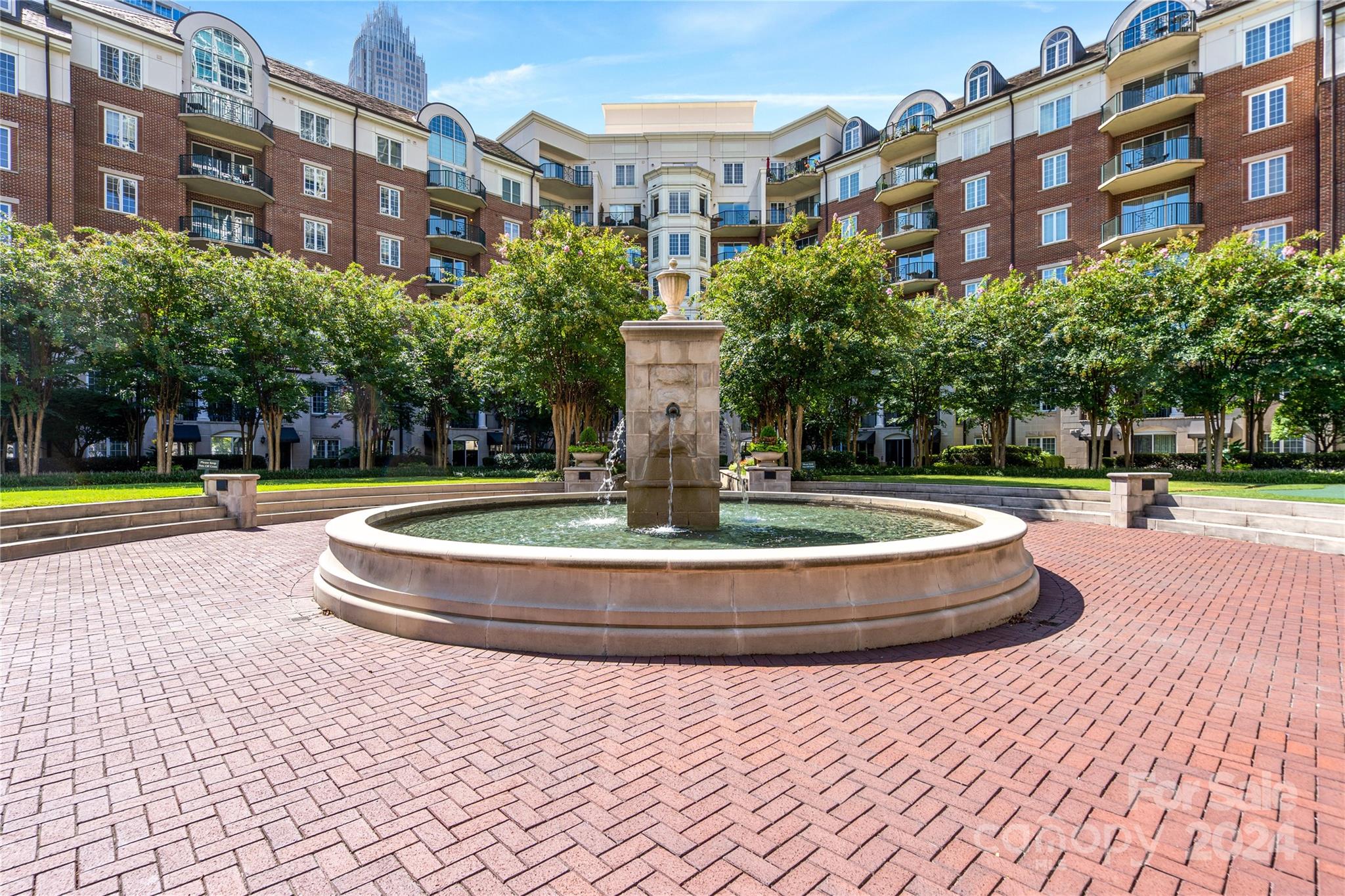 300 W 5th Street Unit: 521