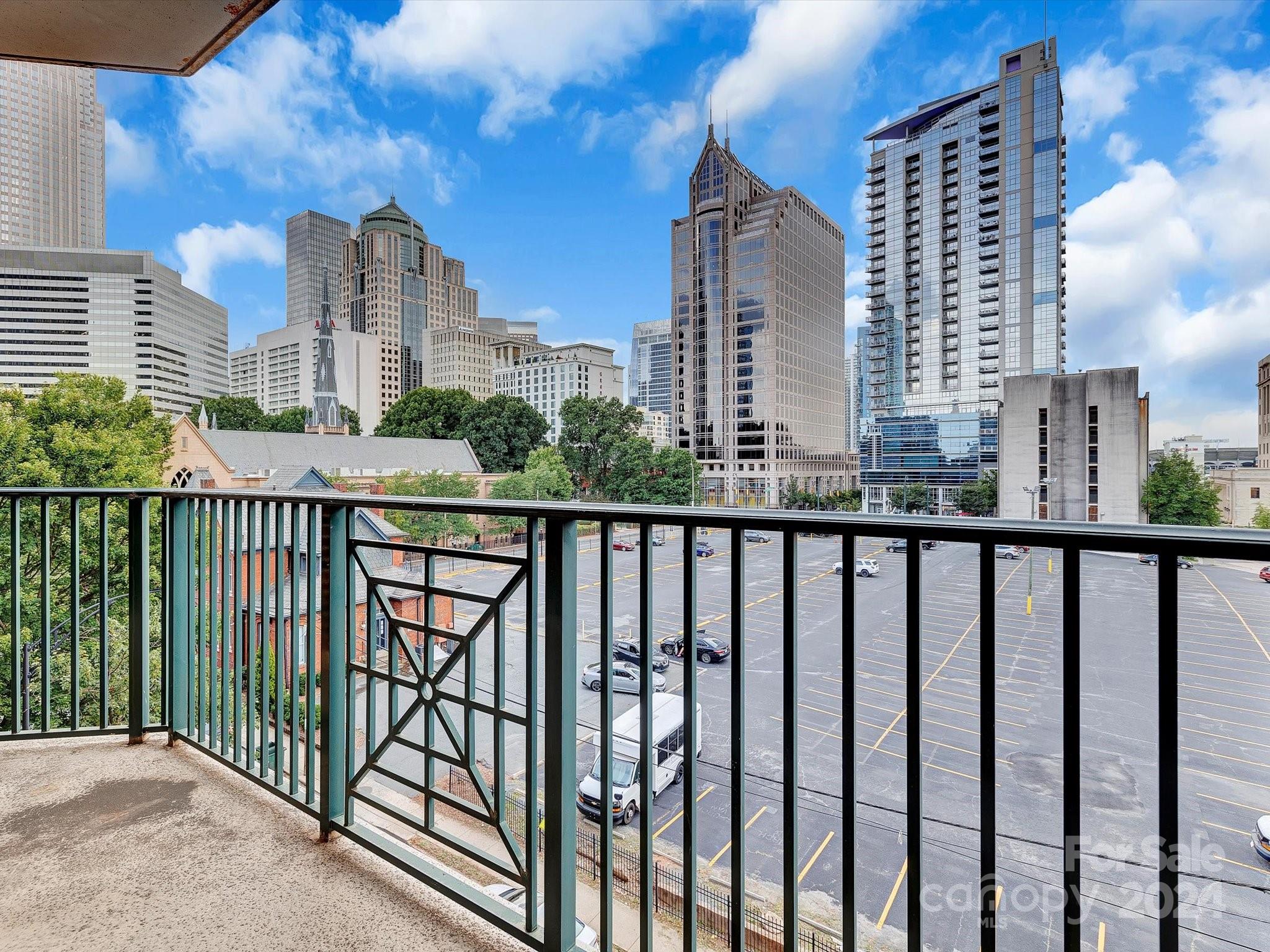 300 W 5th Street Unit: 521