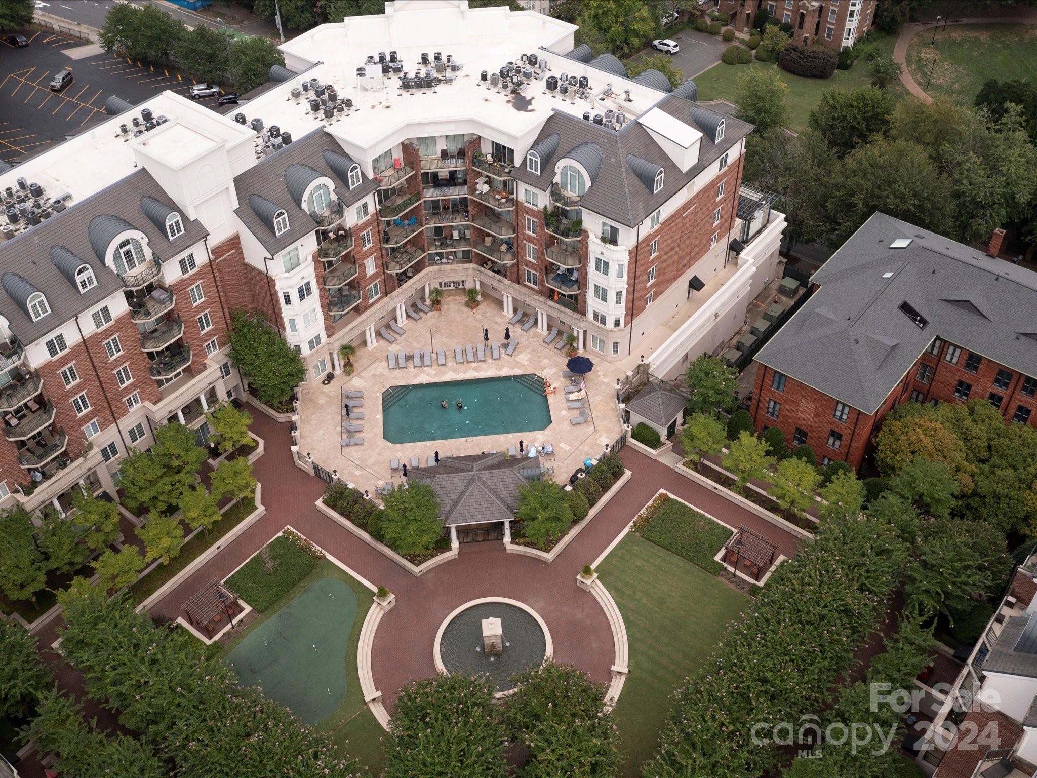 300 W 5th Street Unit: 521