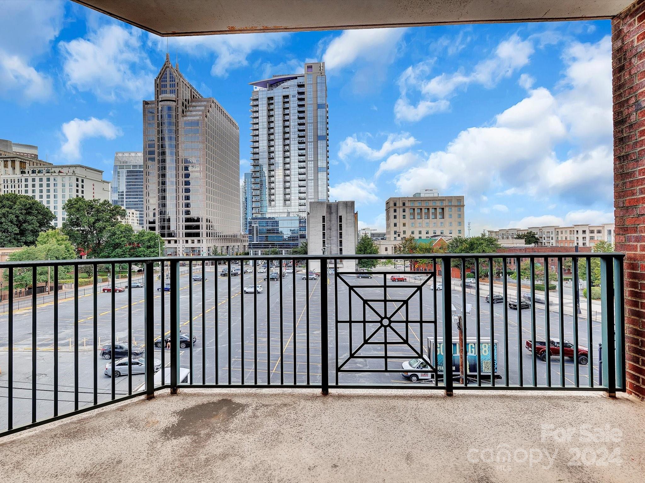 300 W 5th Street Unit: 521