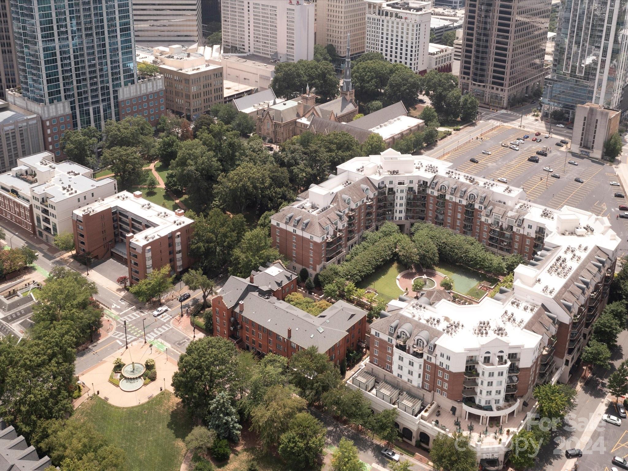 300 W 5th Street Unit: 521