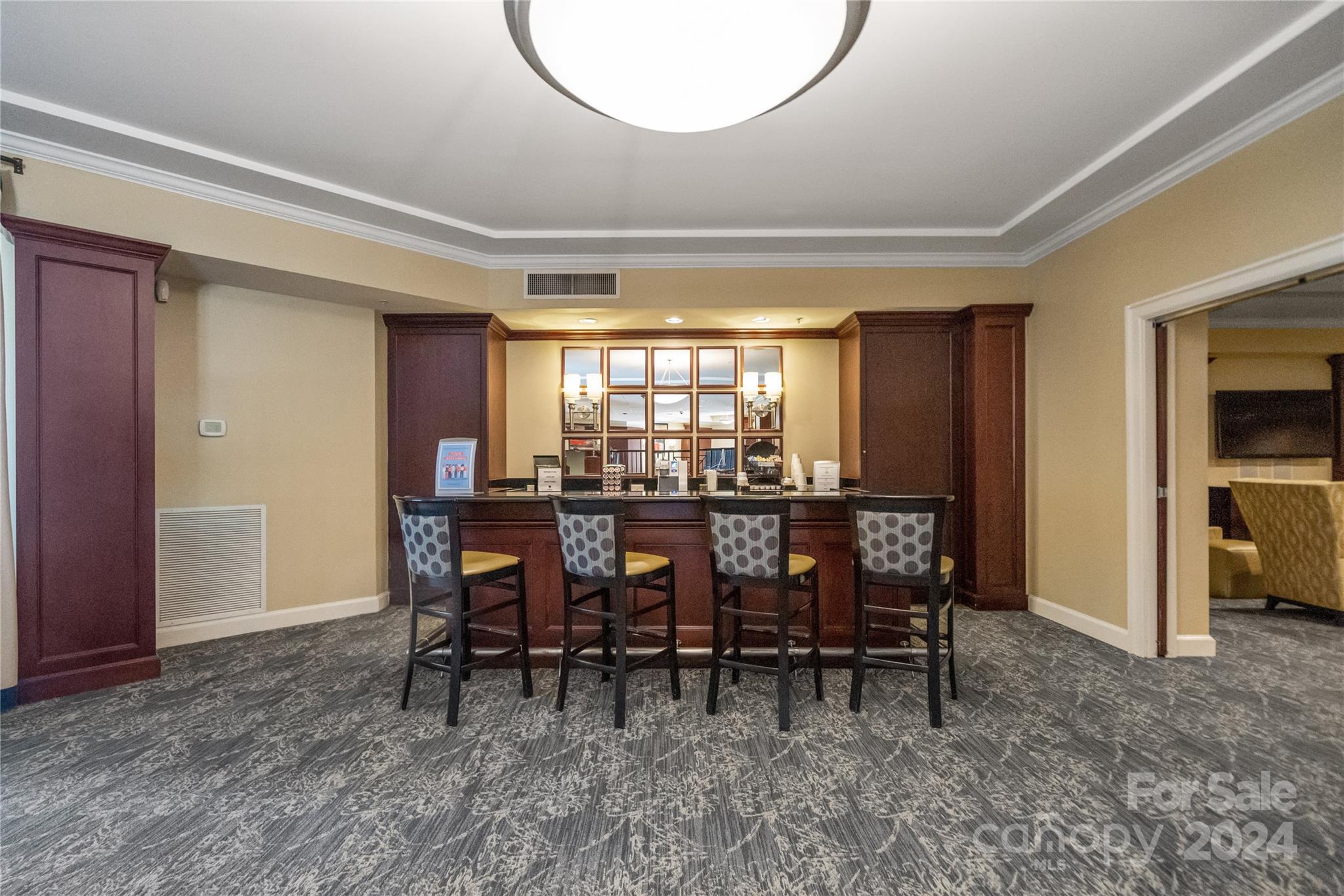 300 W 5th Street Unit: 521