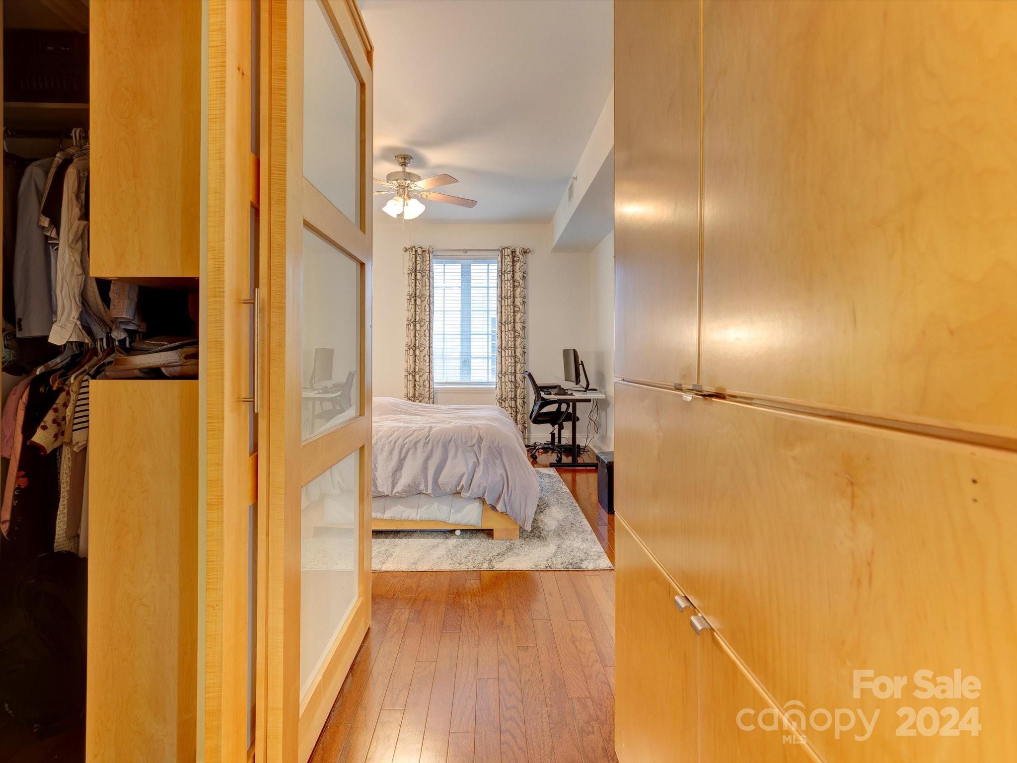 300 W 5th Street Unit: 521