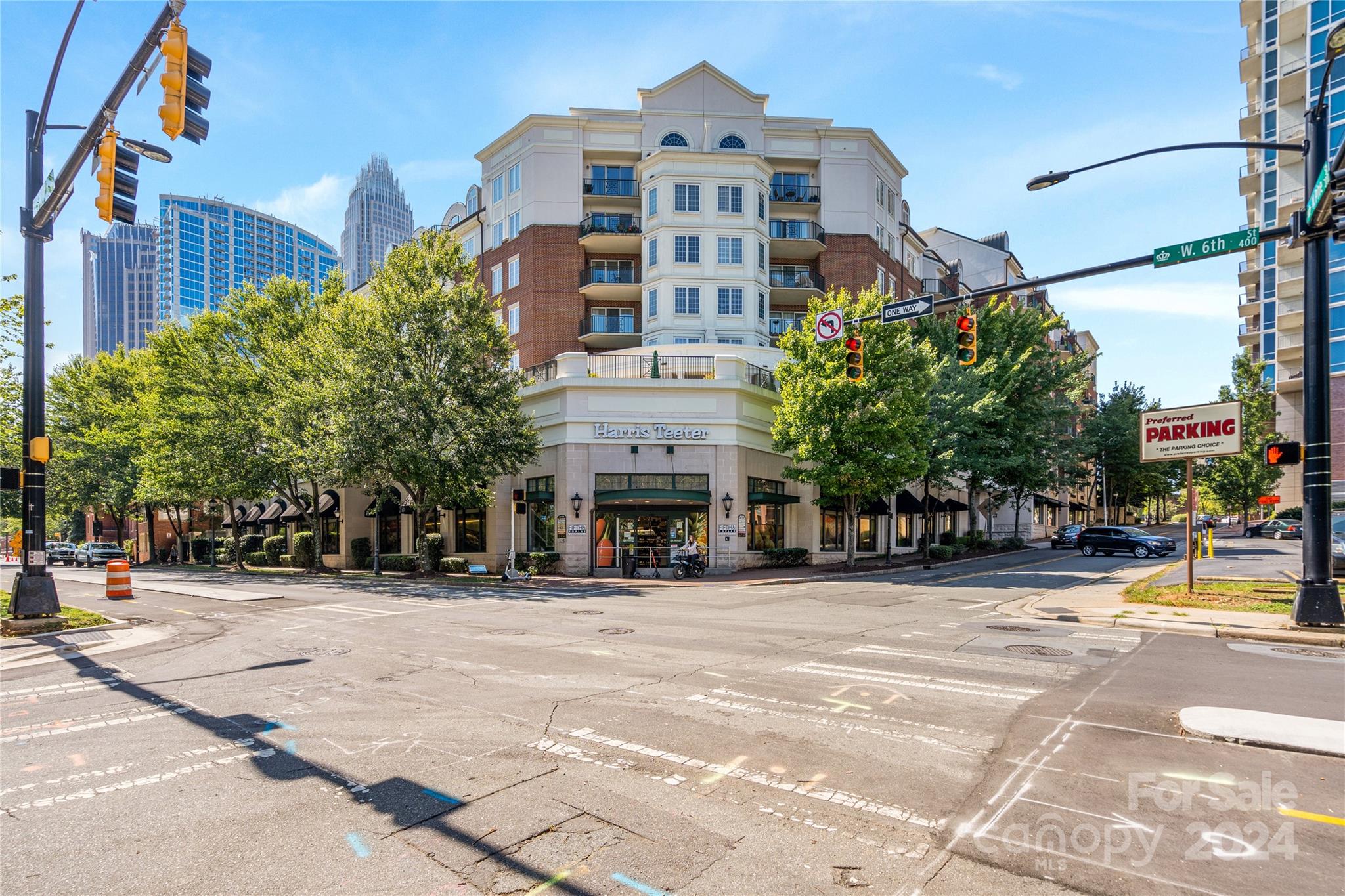 300 W 5th Street Unit: 521