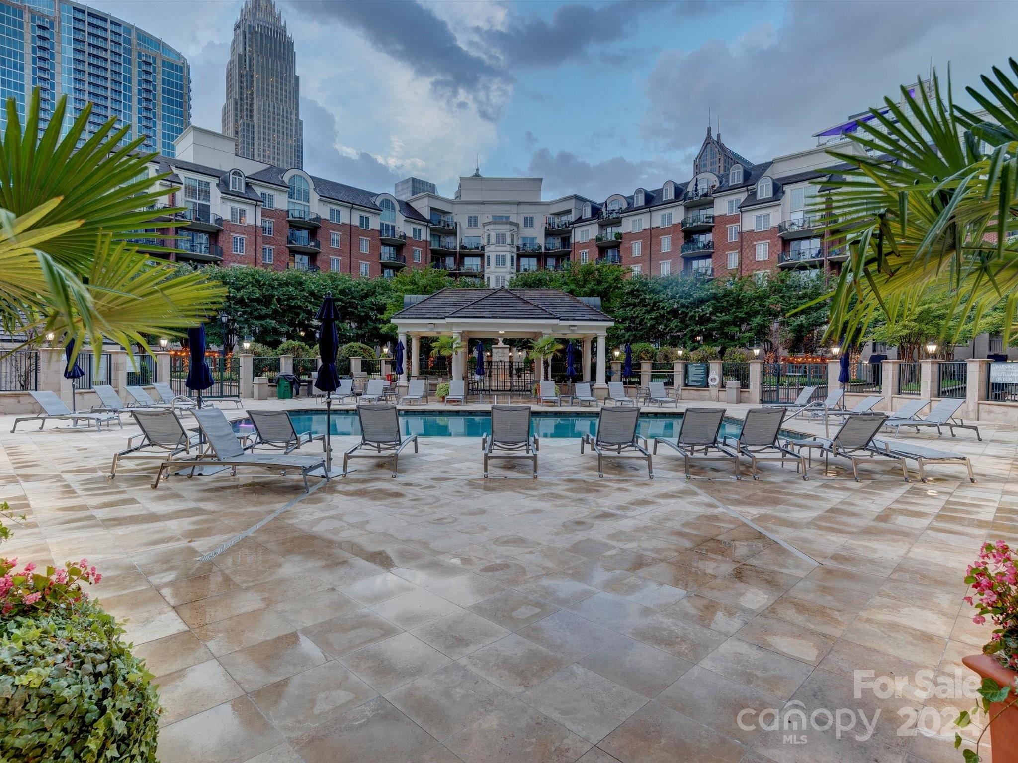 300 W 5th Street Unit: 521