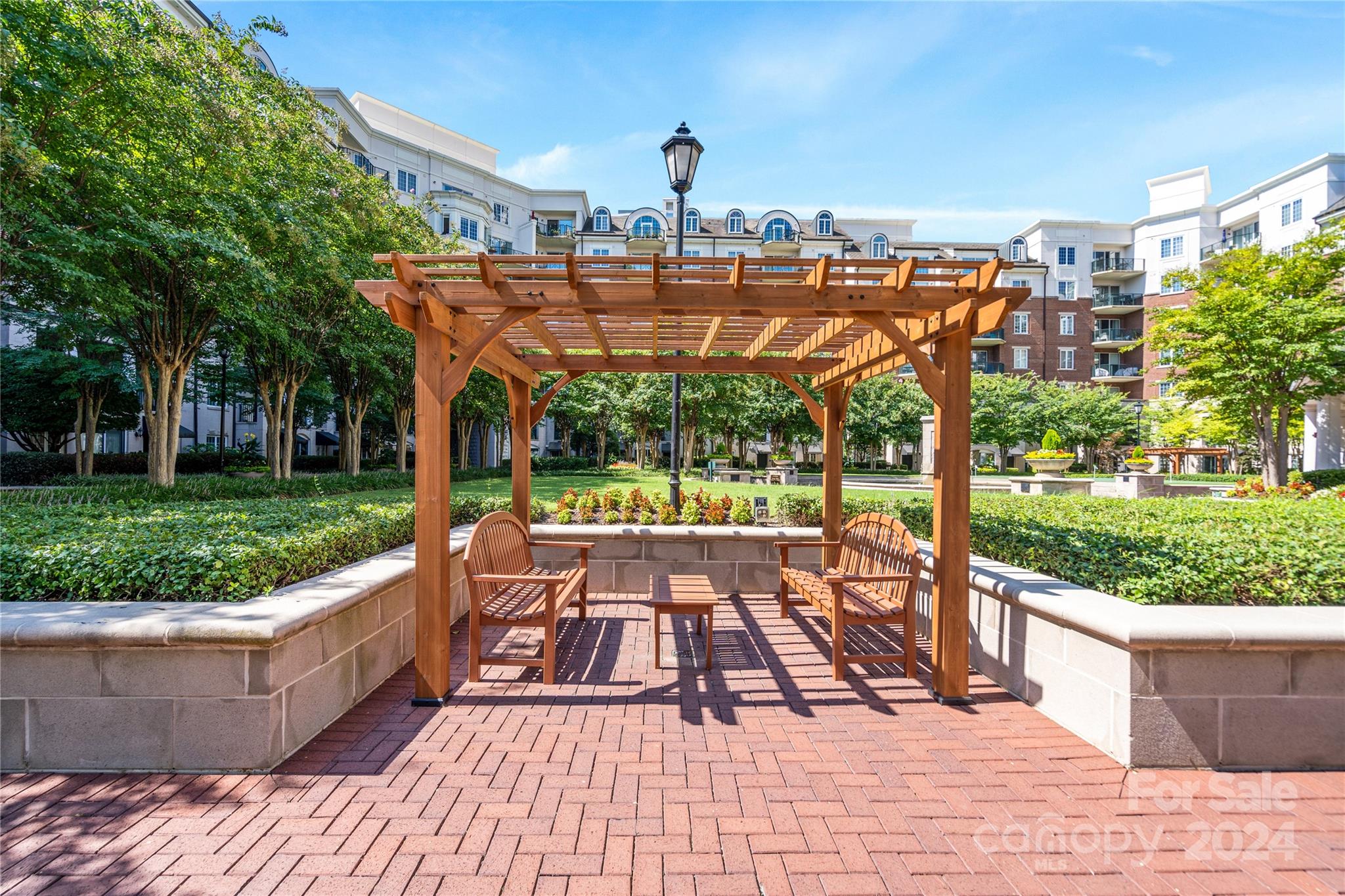 300 W 5th Street Unit: 521