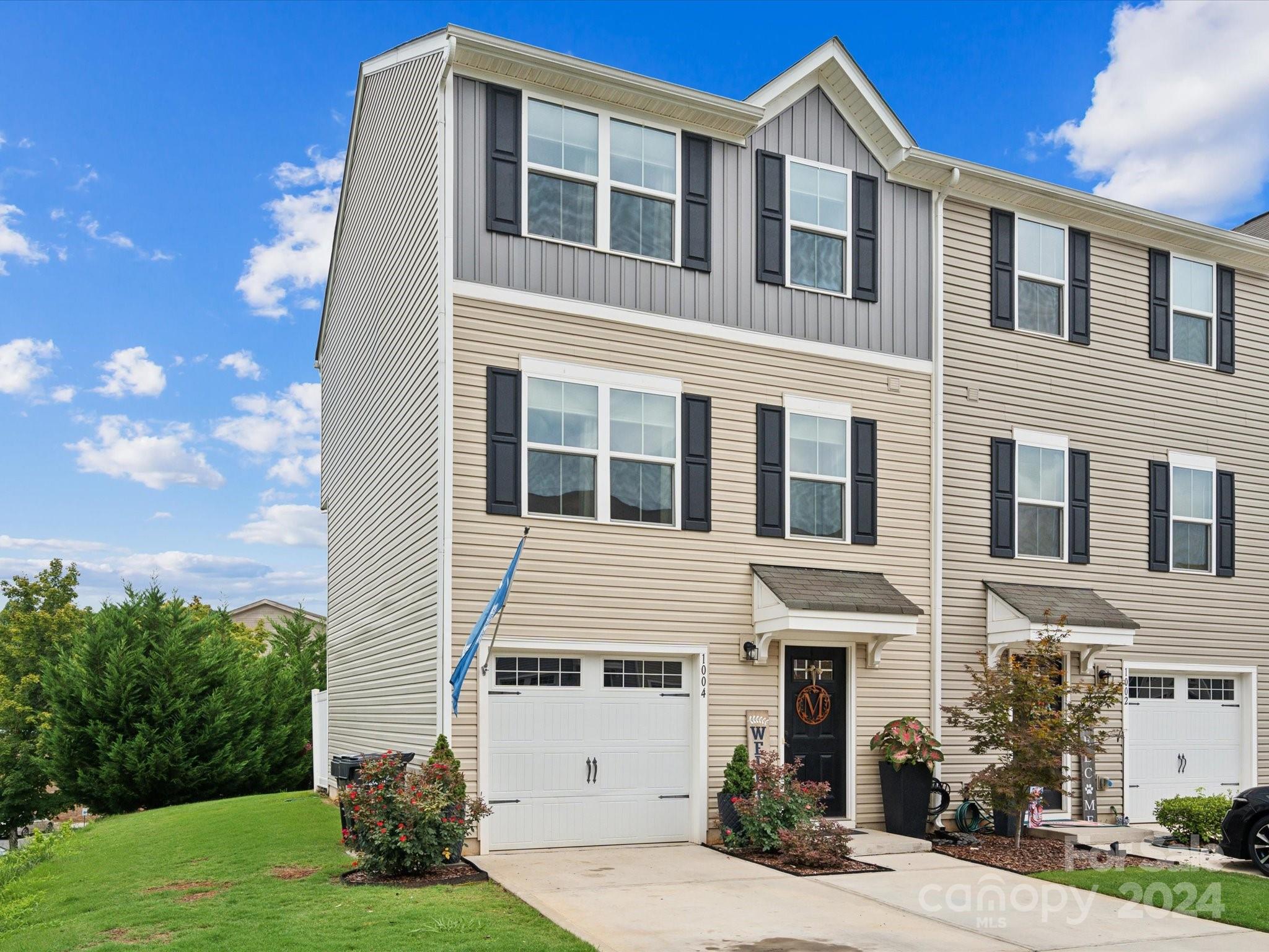 1004 Rushing Lane