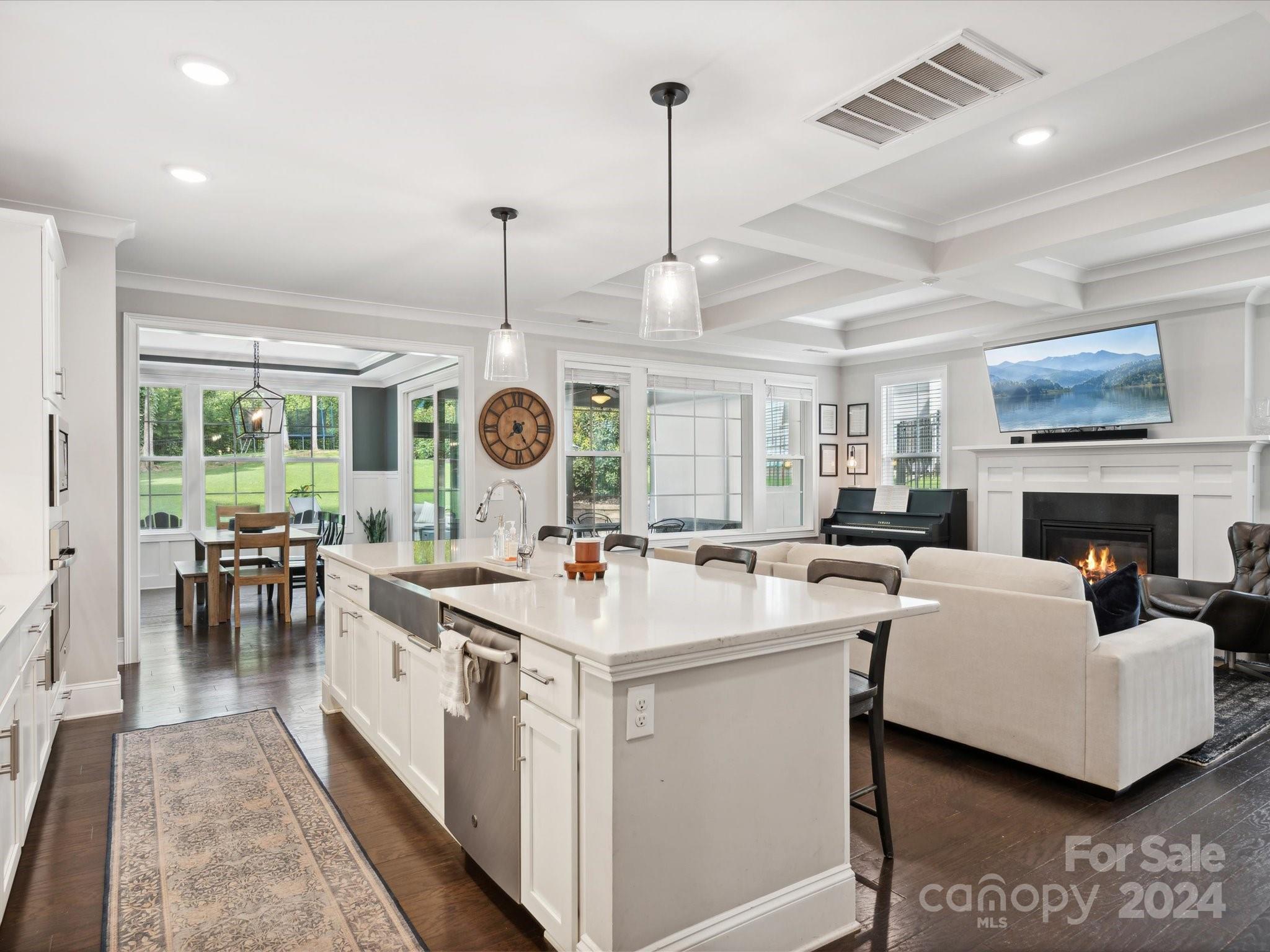 6931 Providence Lane W