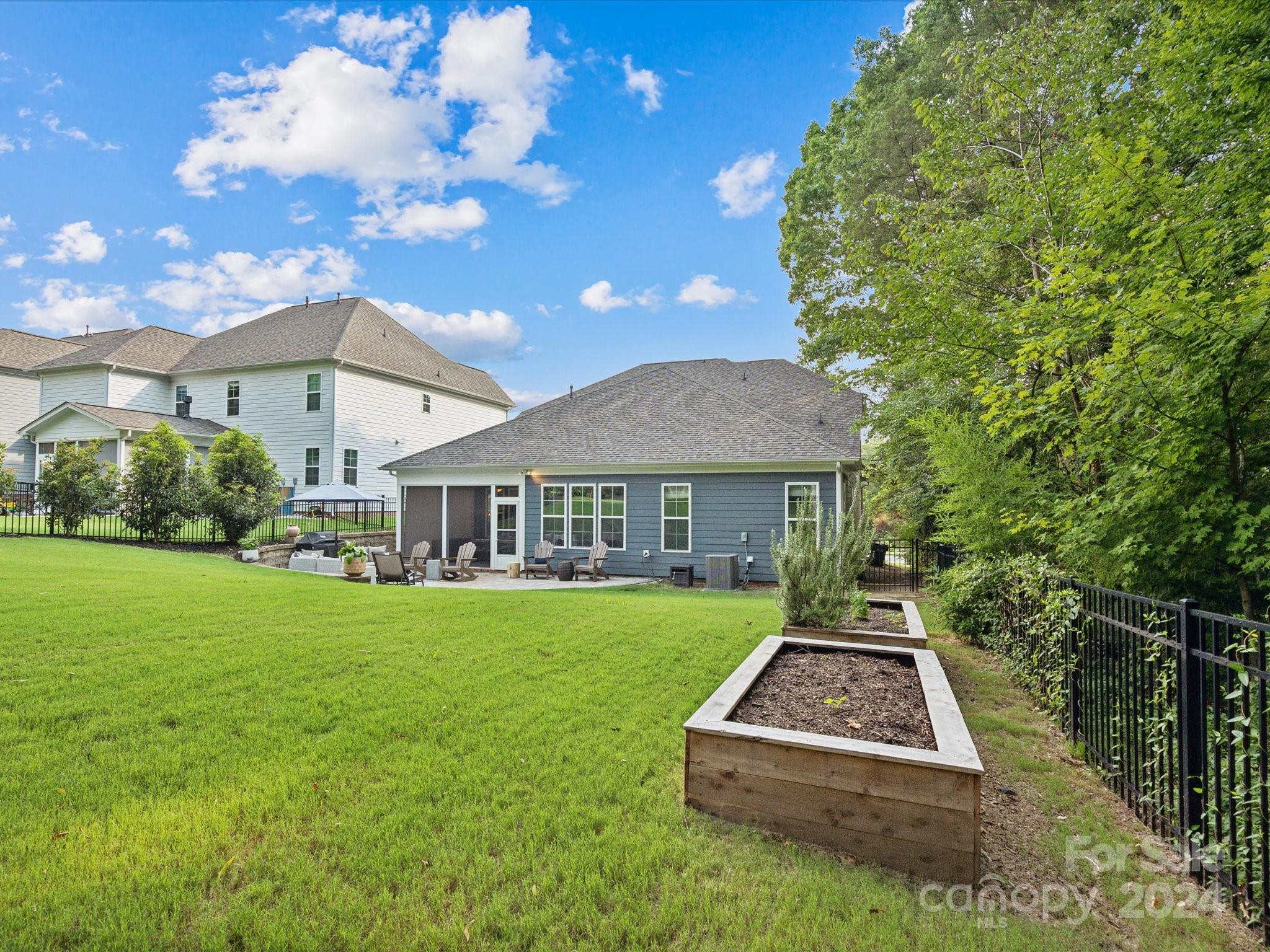 6931 Providence Lane W