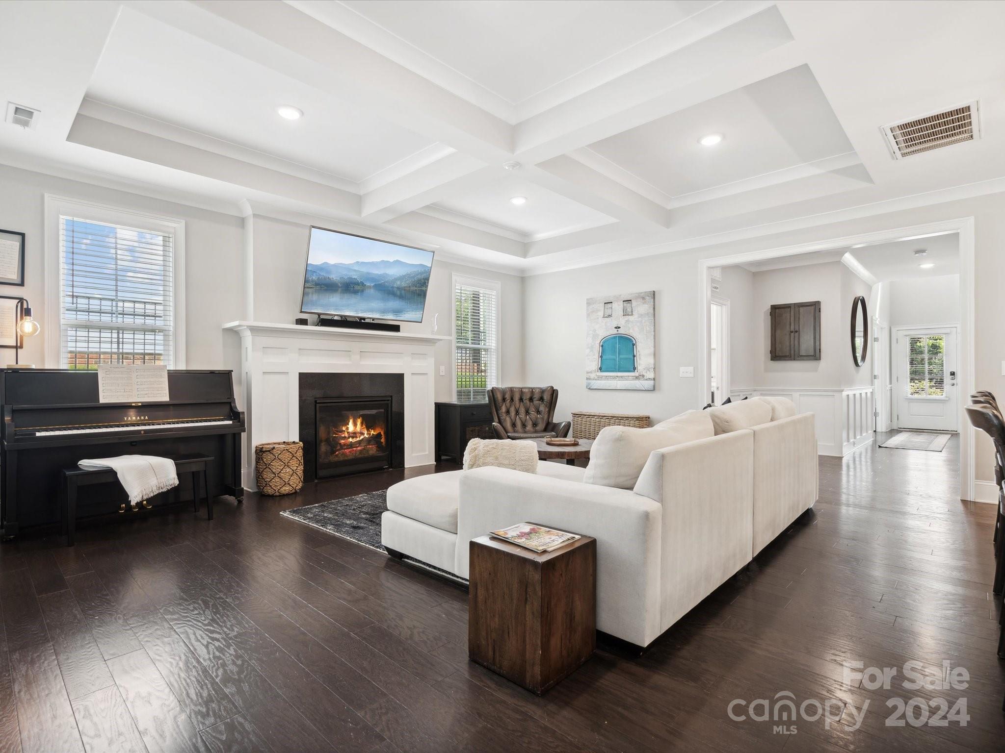 6931 Providence Lane W