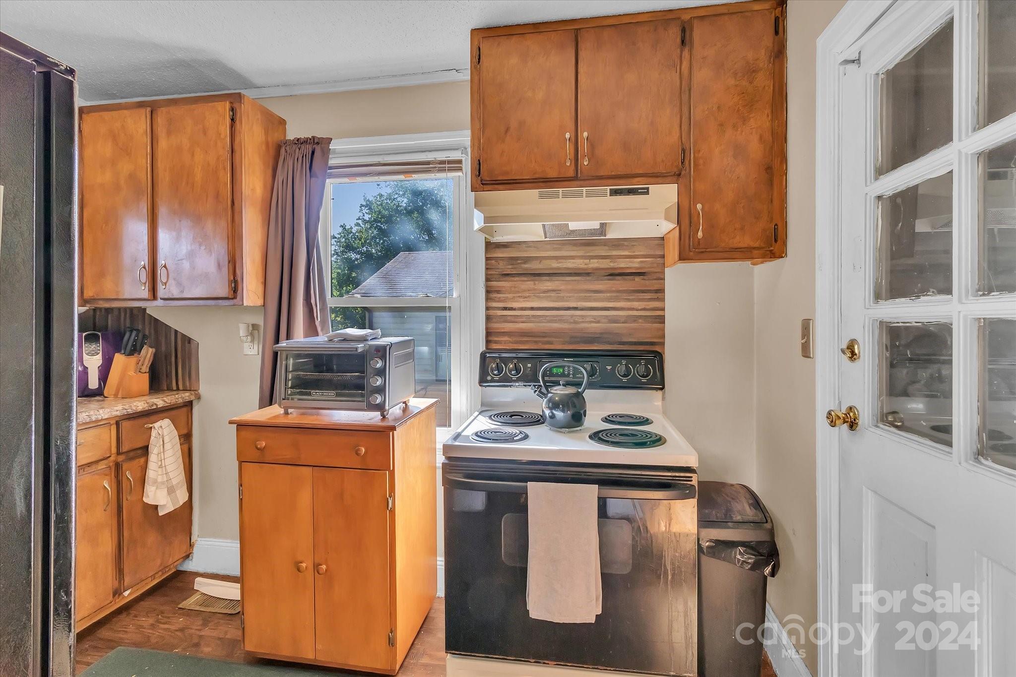 114 Gregg Street W