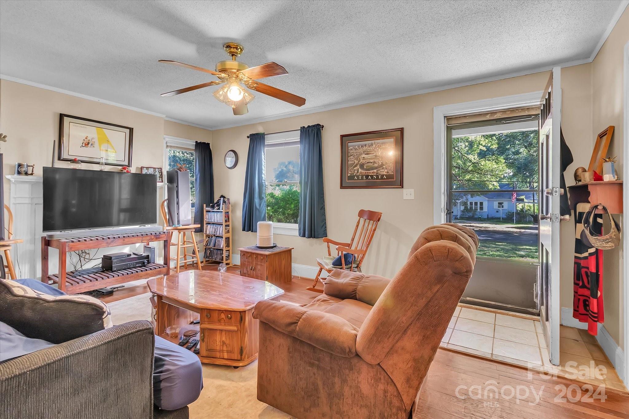 114 Gregg Street W