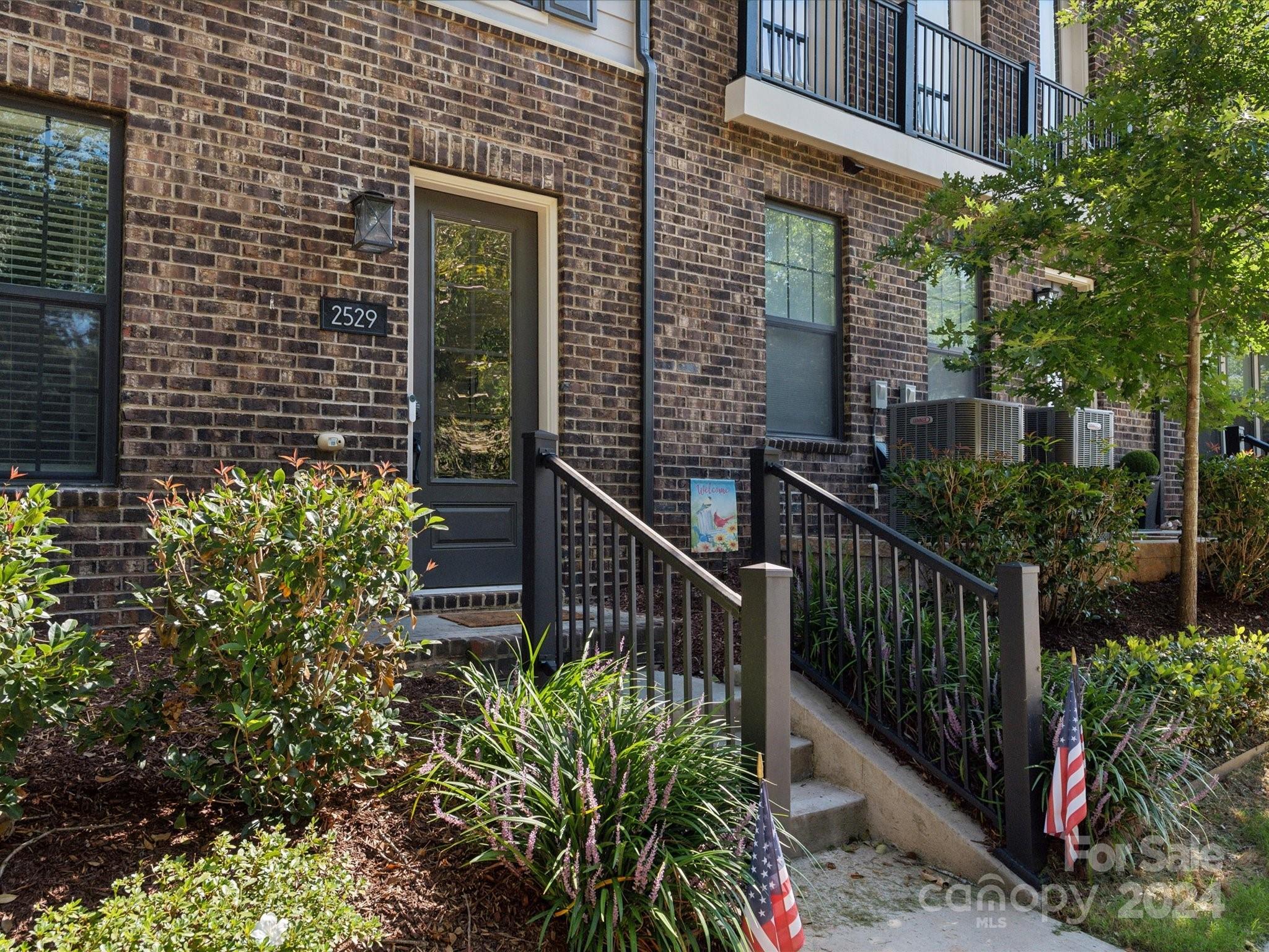 2529 Deacon Avenue