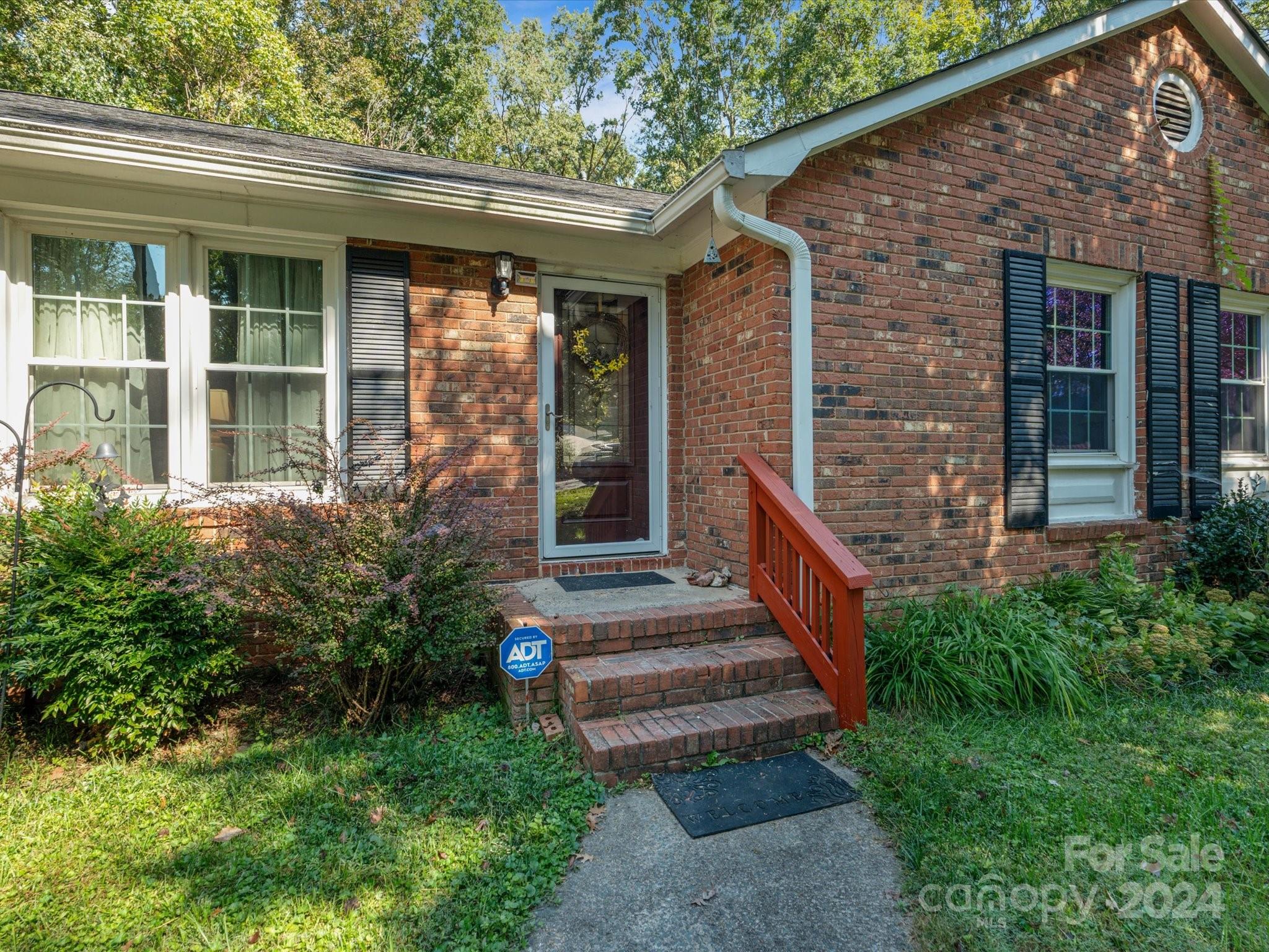 6221 Cross Creek Lane