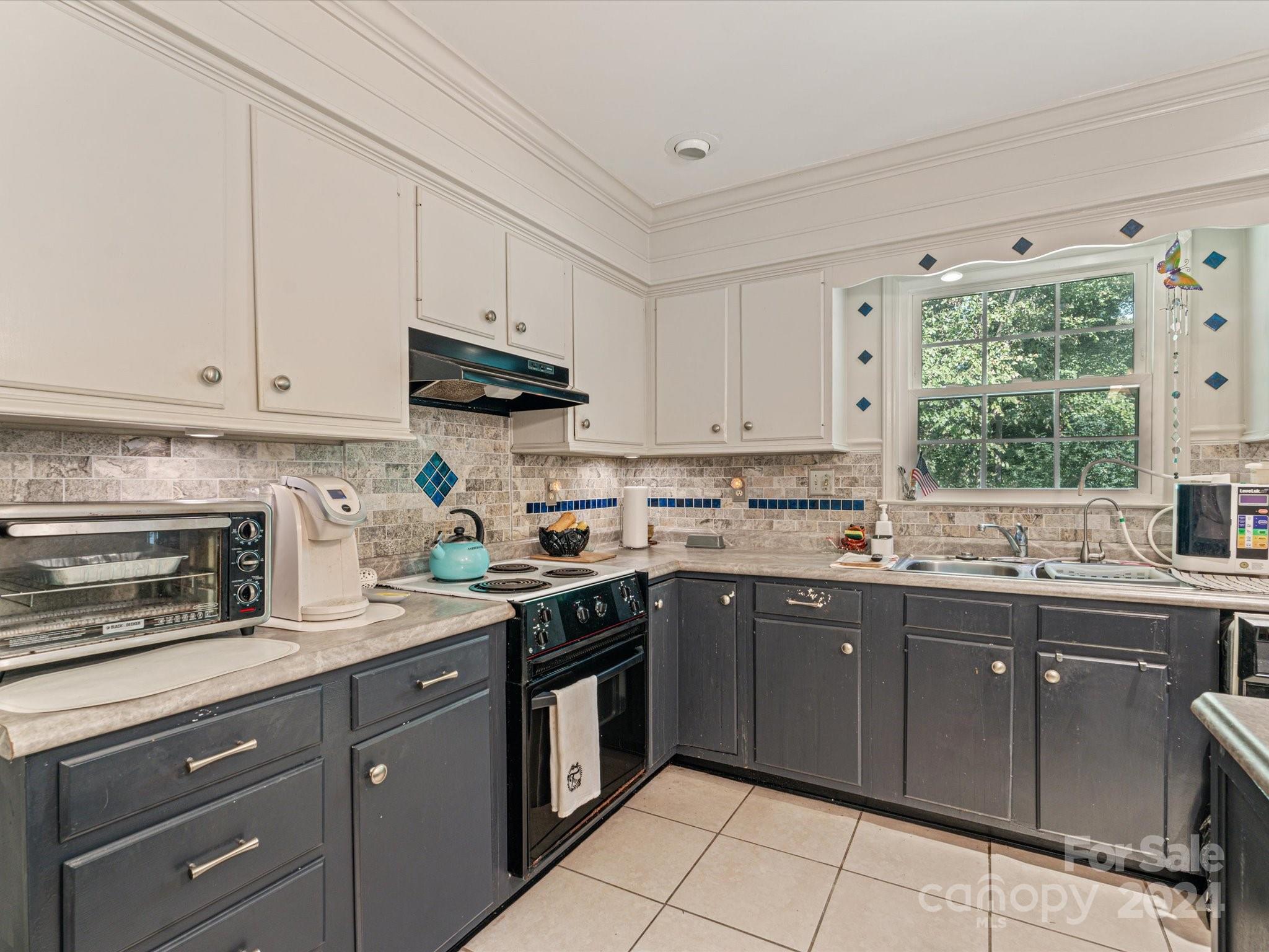 6221 Cross Creek Lane