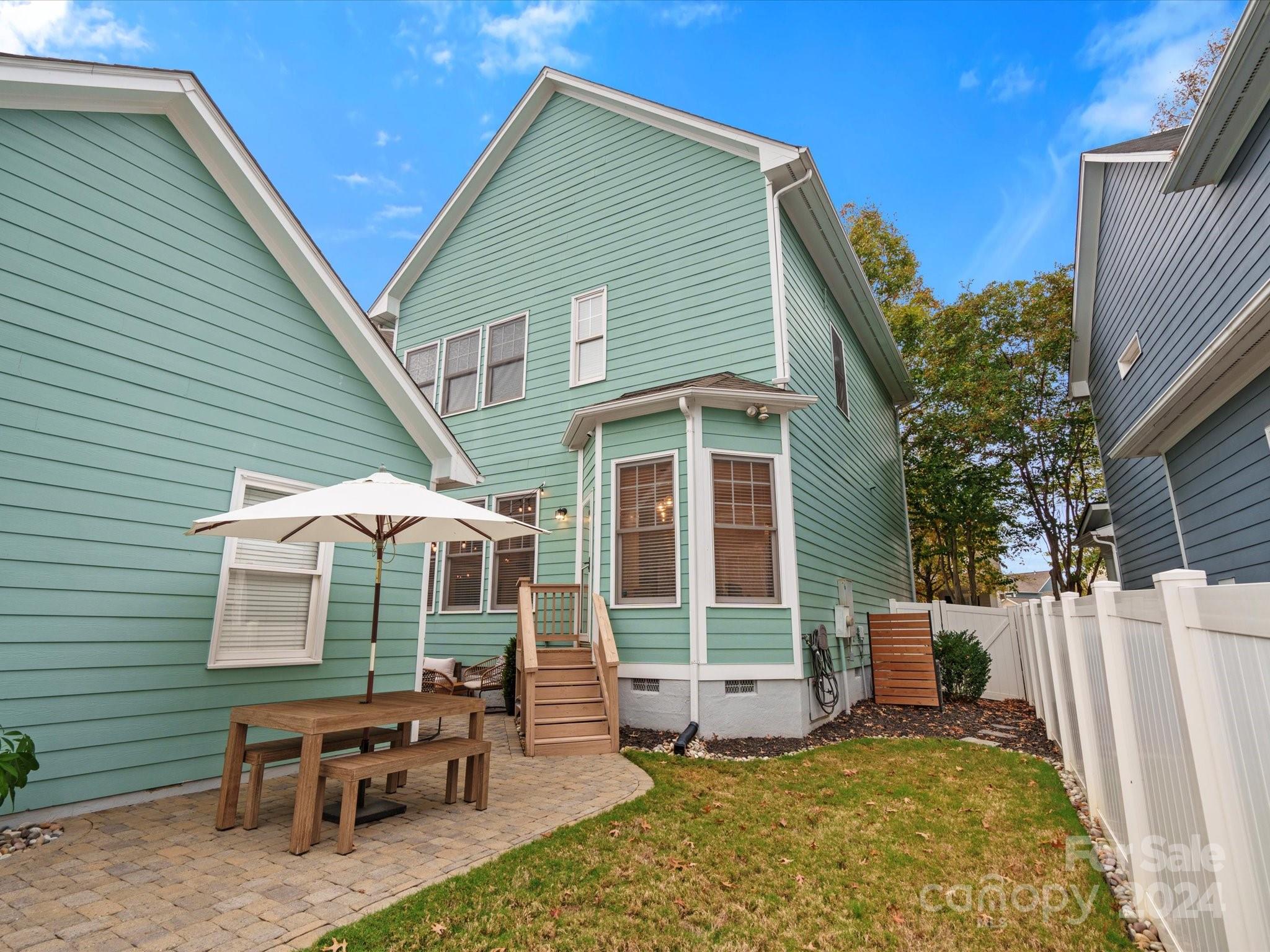 432 Third Baxter Street