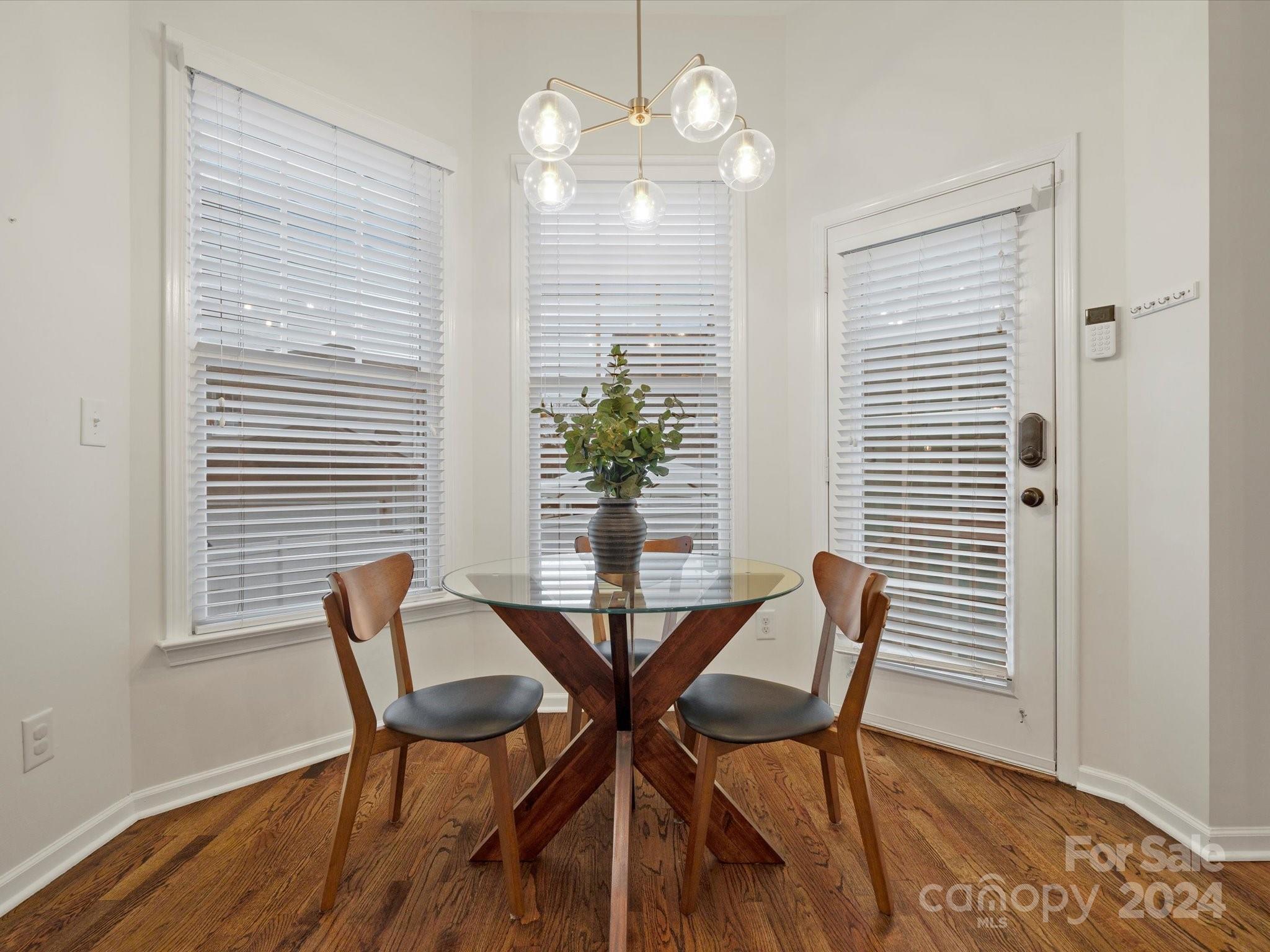 432 Third Baxter Street