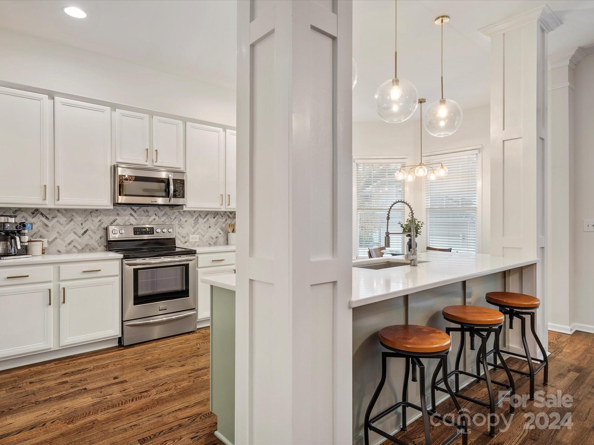 432 Third Baxter Street