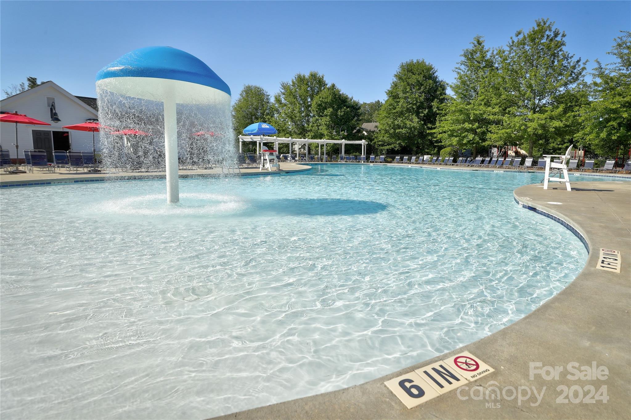 432 Third Baxter Street