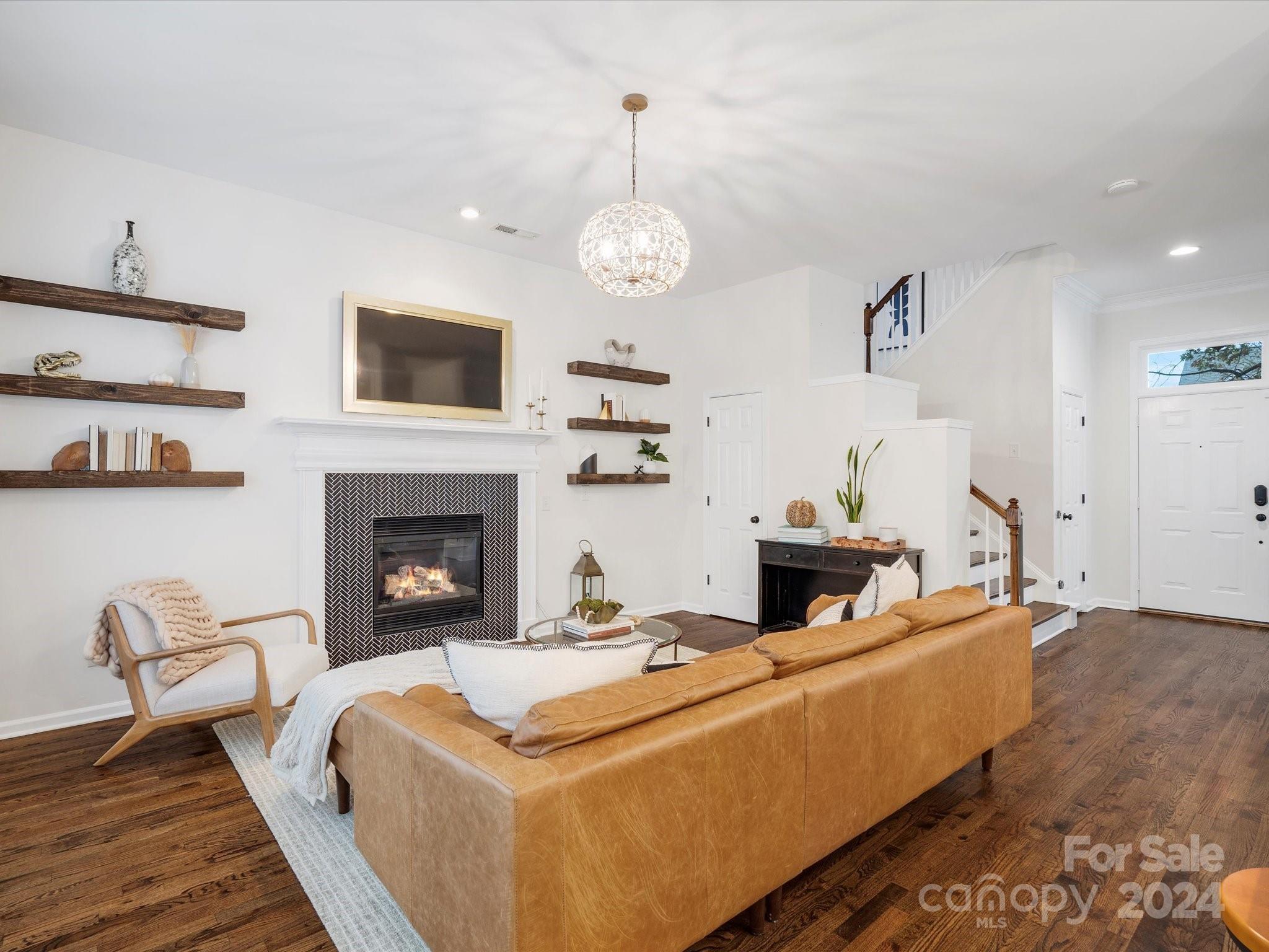 432 Third Baxter Street