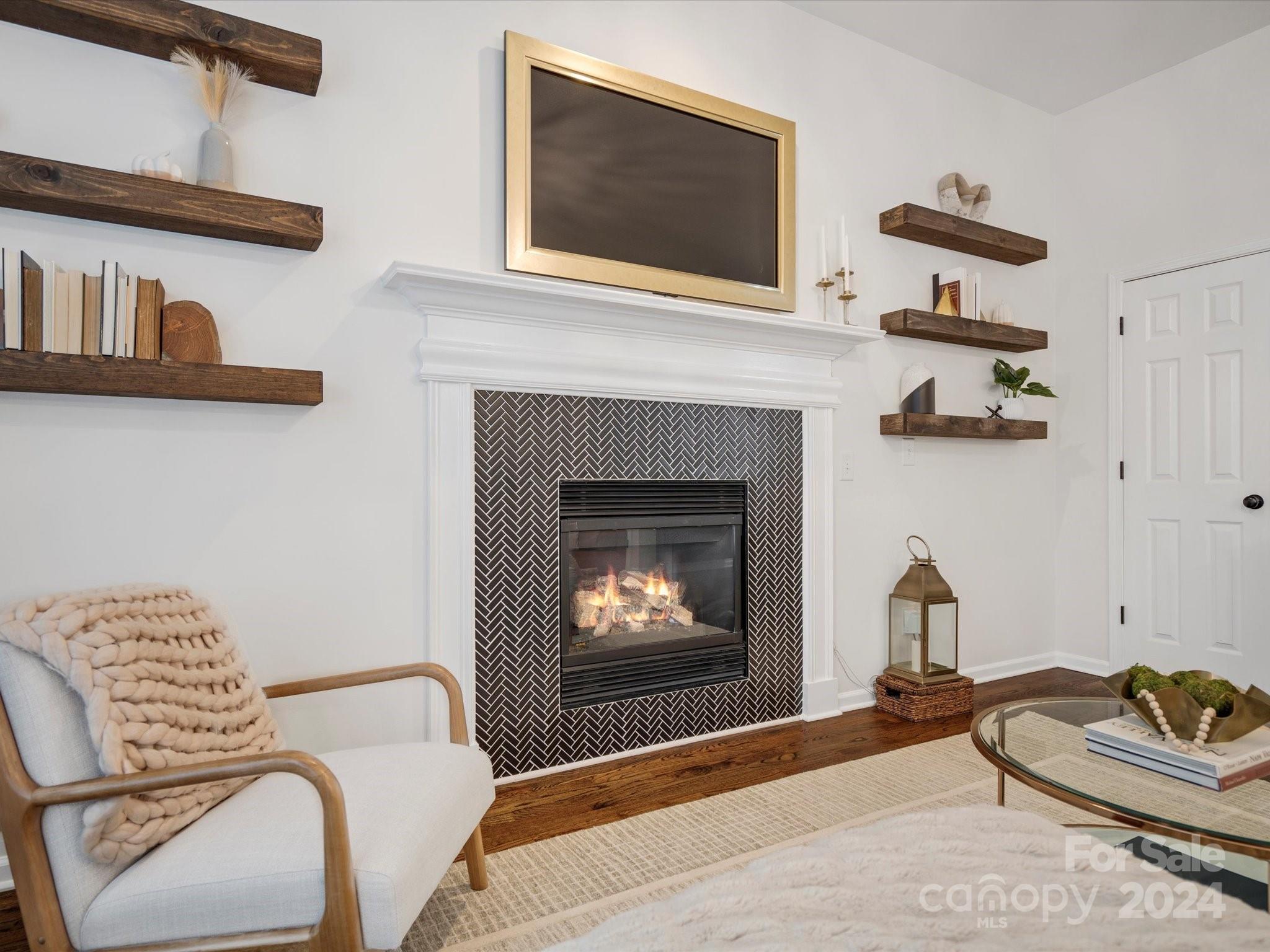 432 Third Baxter Street