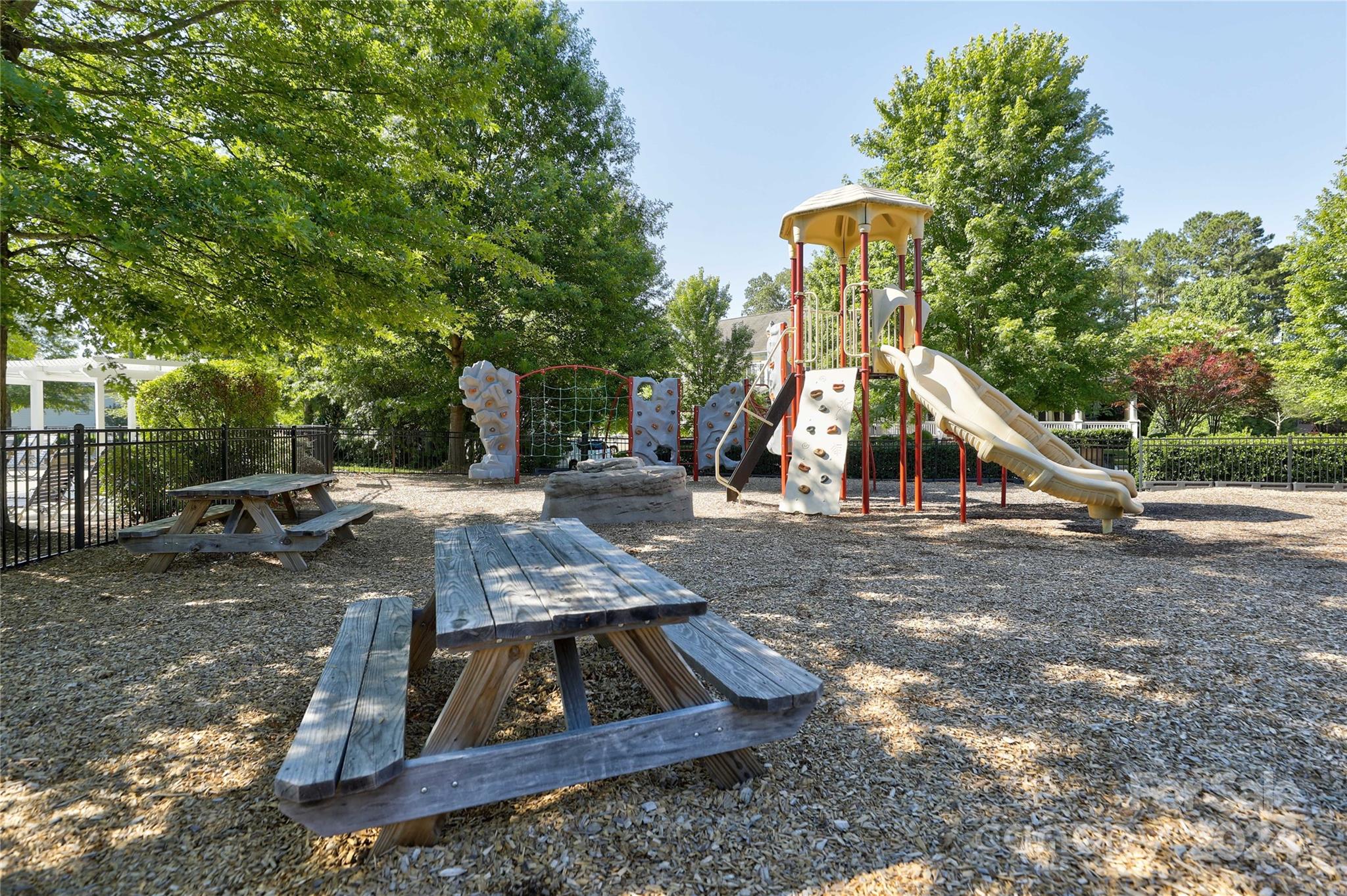 432 Third Baxter Street