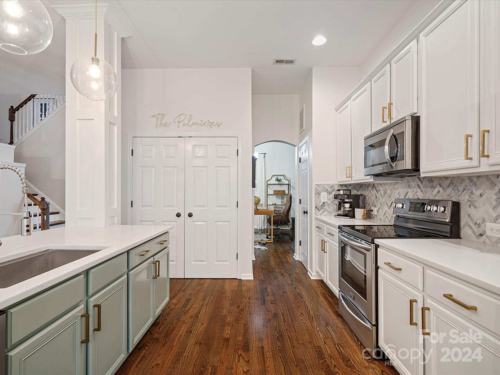 432 Third Baxter Street