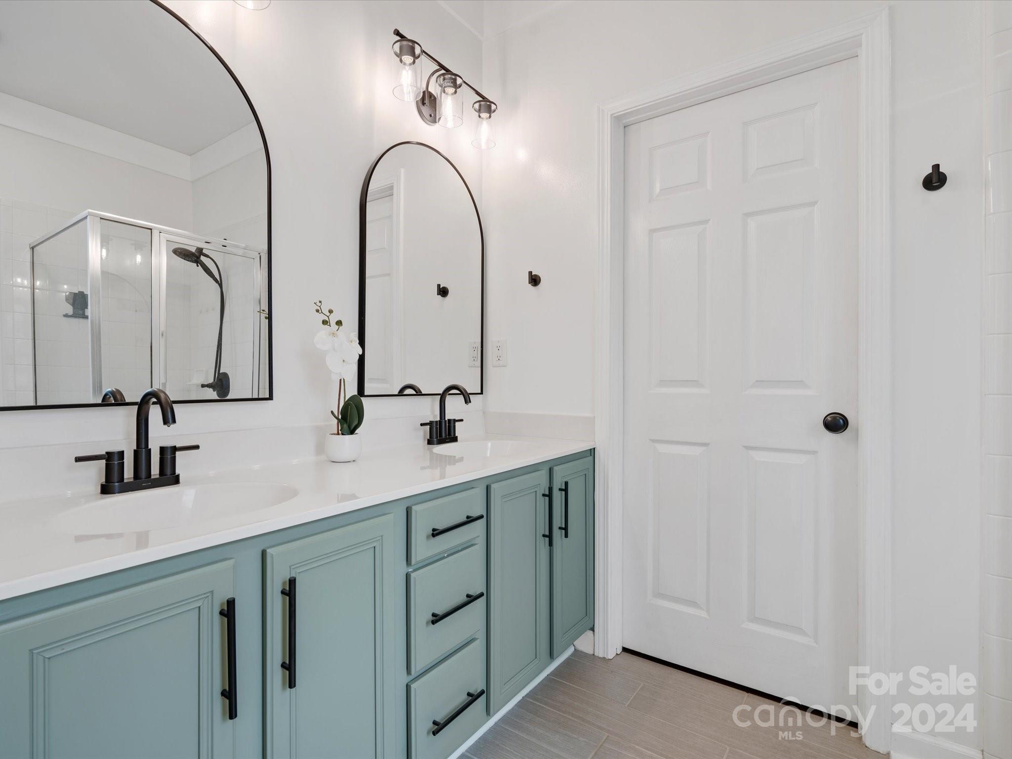 432 Third Baxter Street