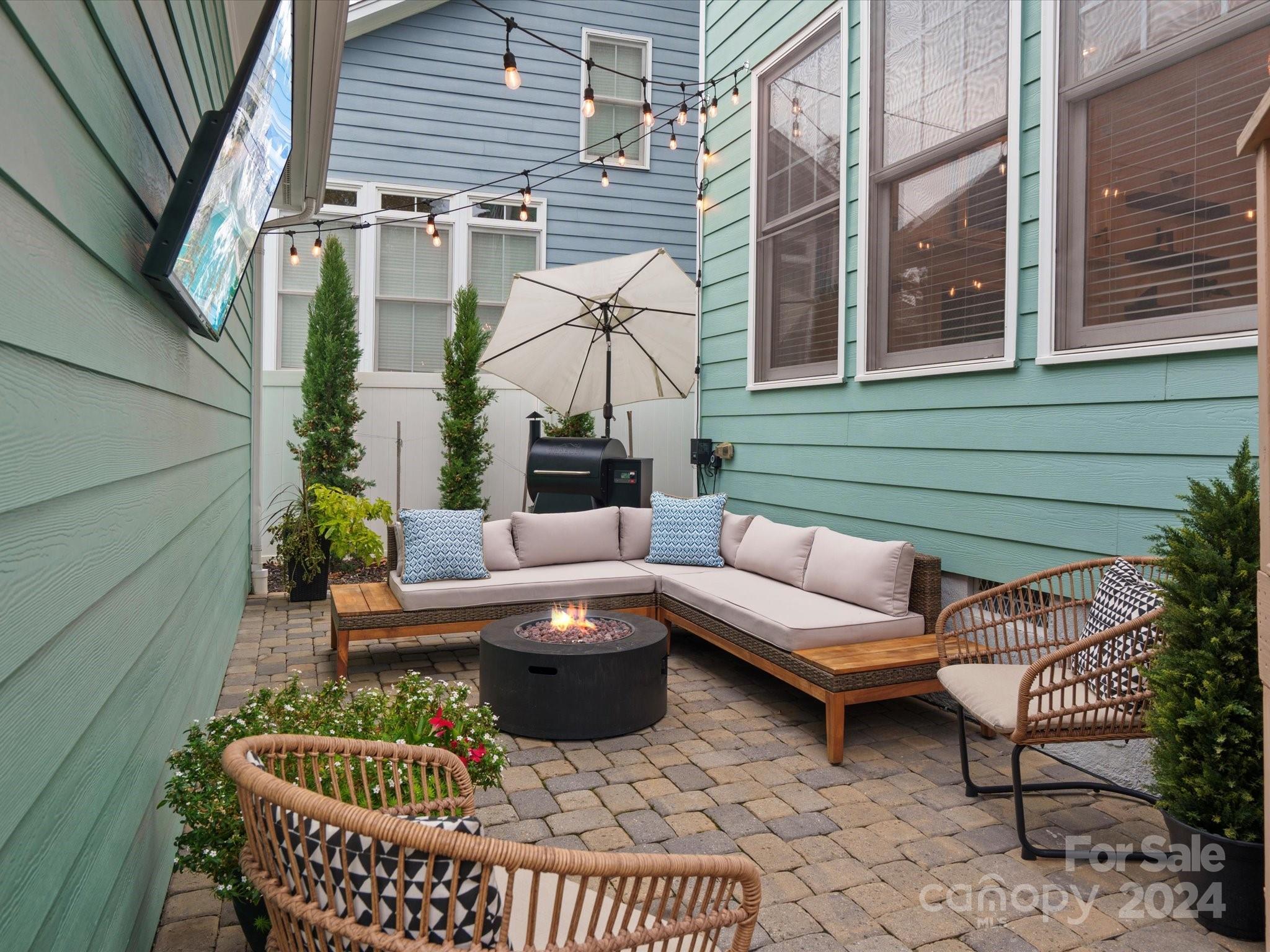 432 Third Baxter Street