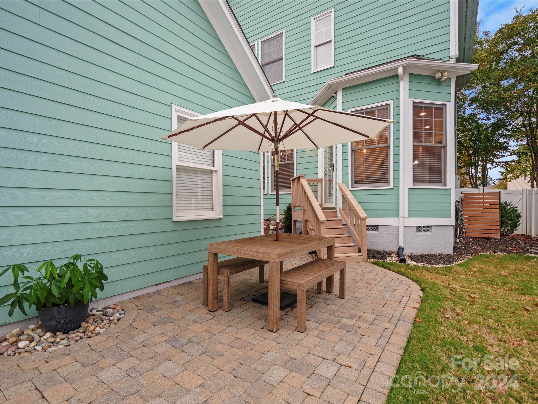 432 Third Baxter Street