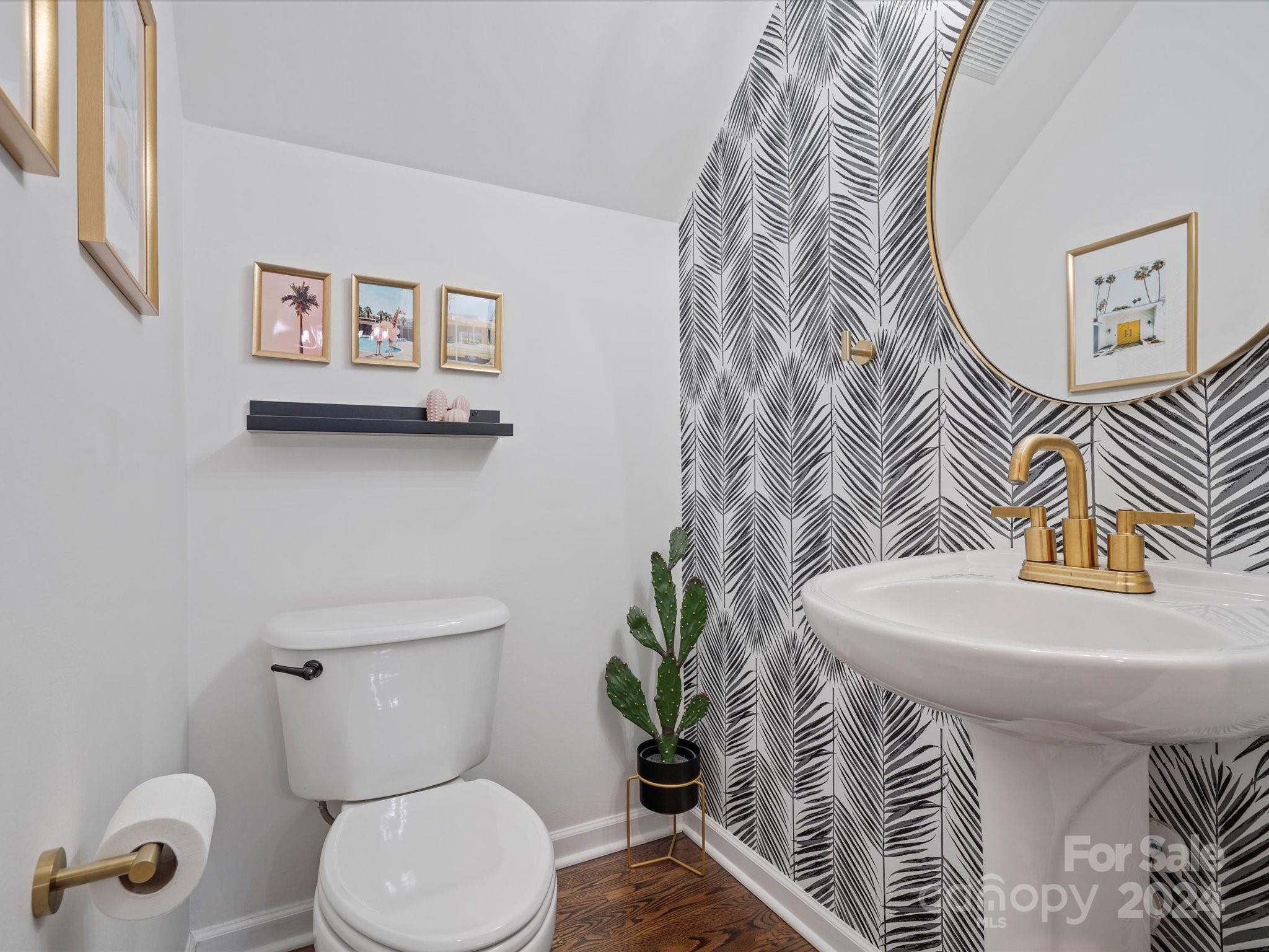 432 Third Baxter Street