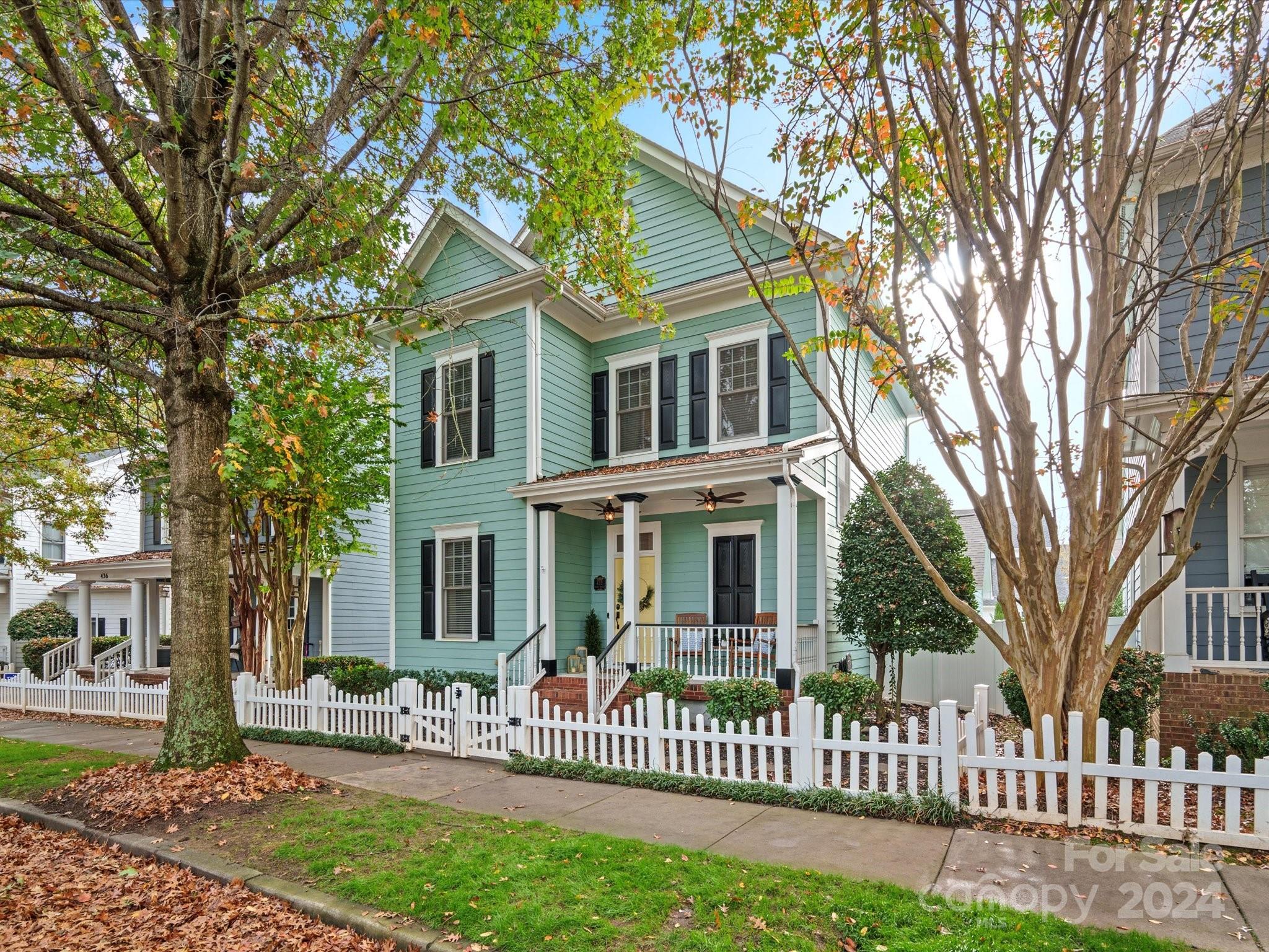 432 Third Baxter Street