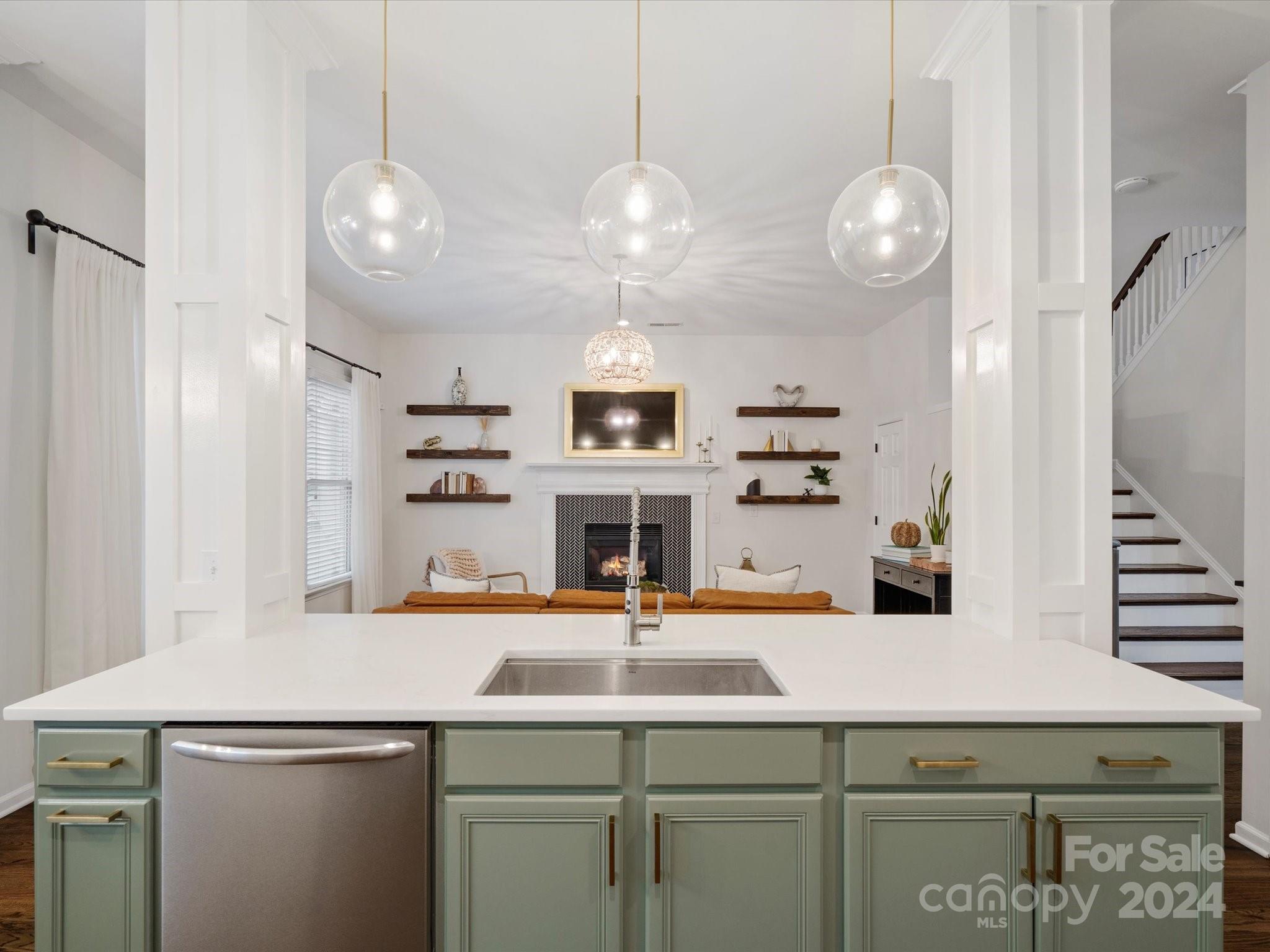 432 Third Baxter Street