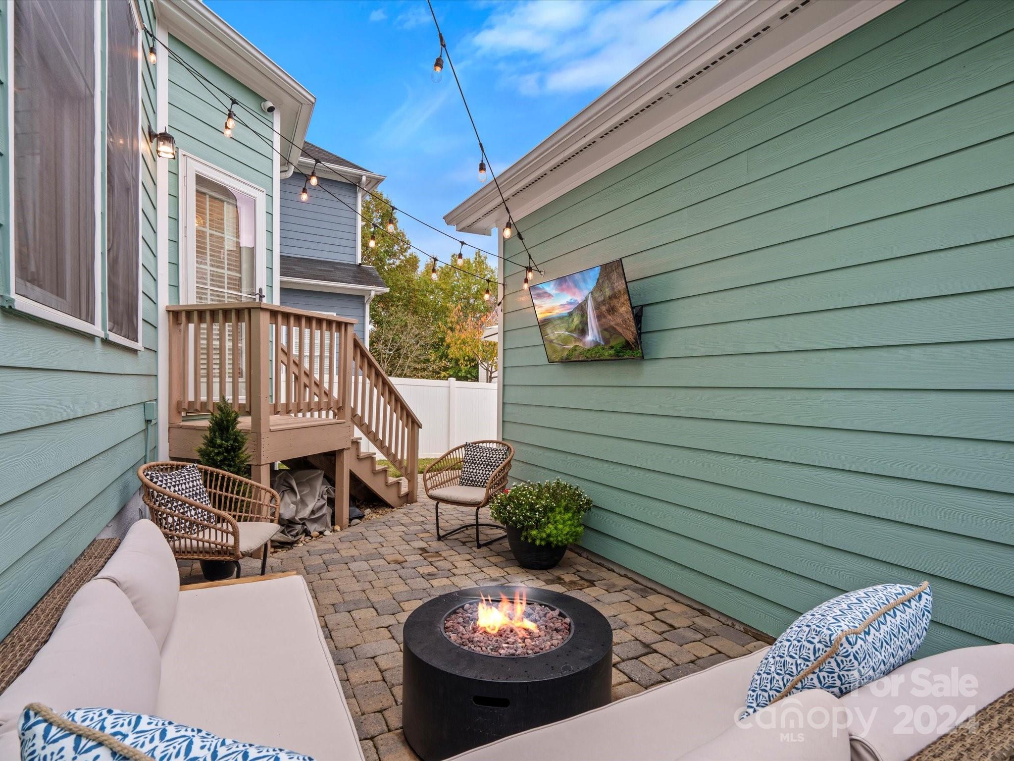 432 Third Baxter Street