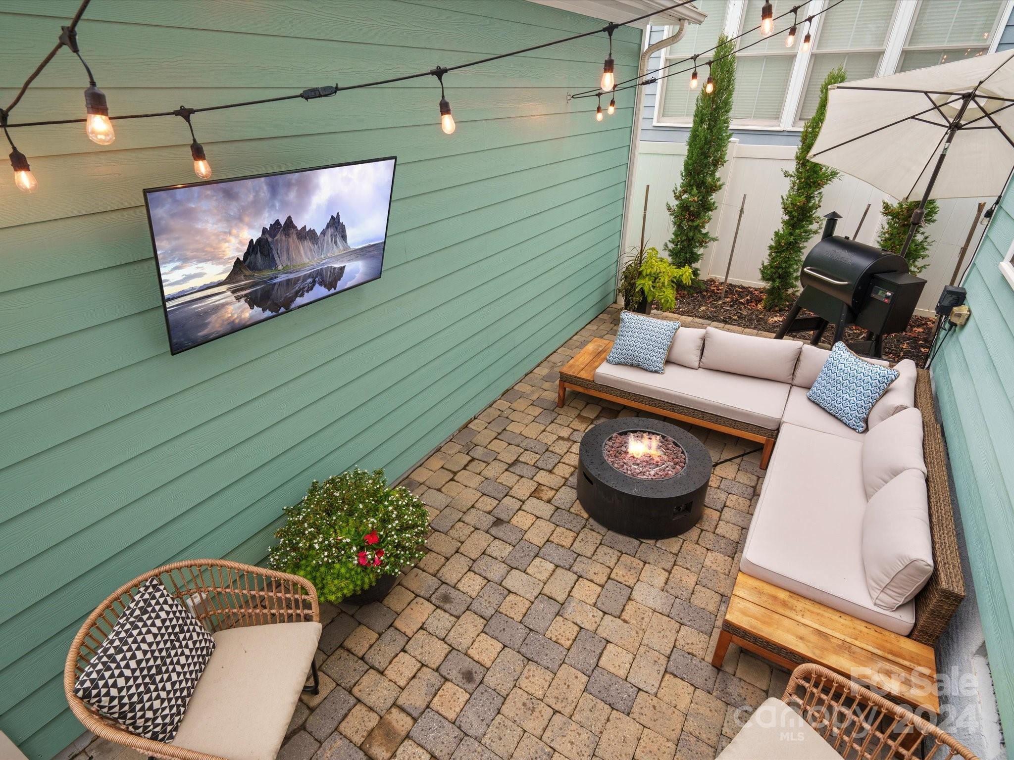 432 Third Baxter Street