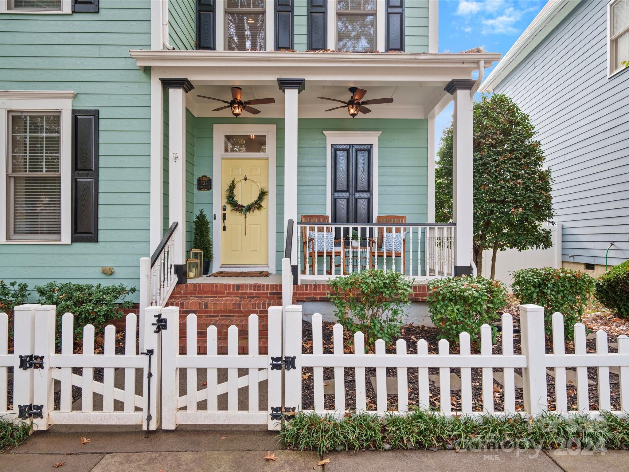 432 Third Baxter Street