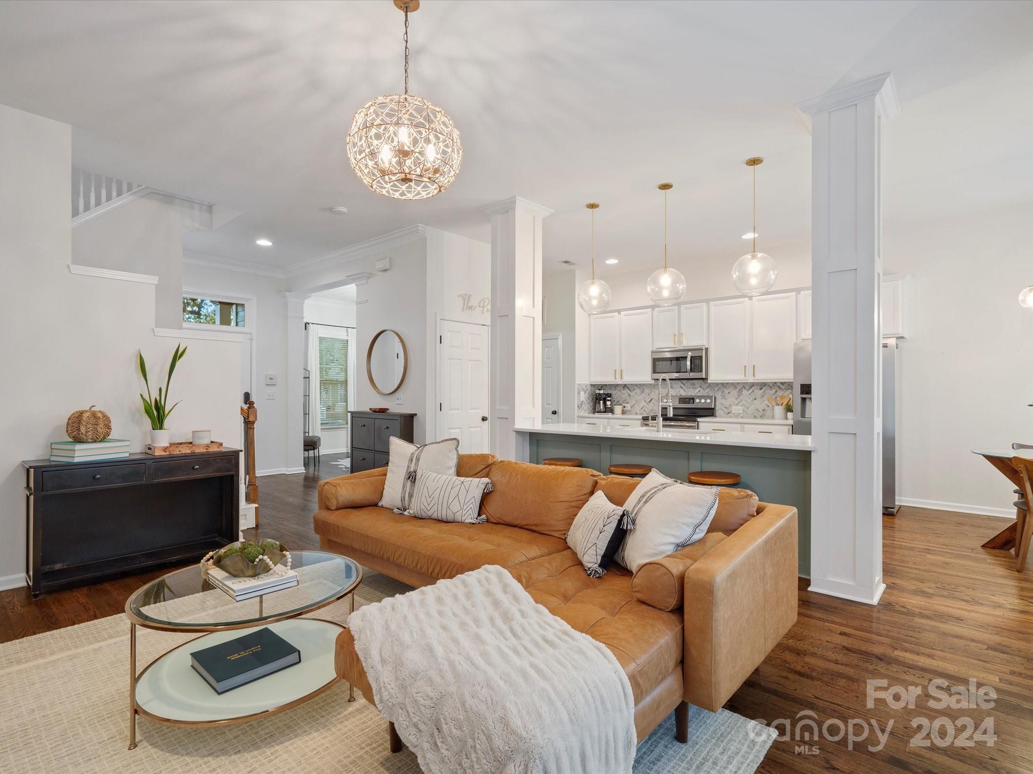 432 Third Baxter Street