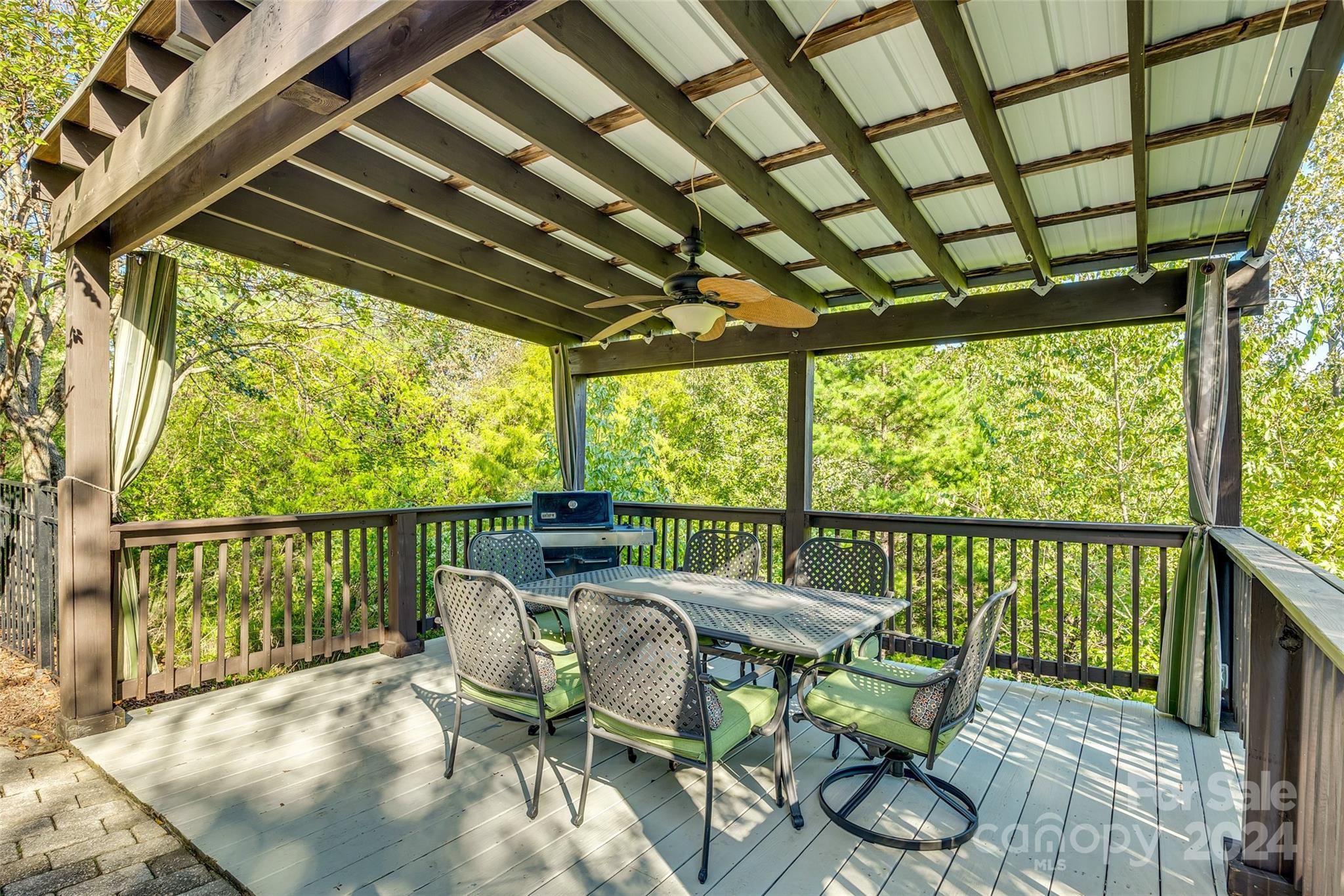 1722 Lakeland Trail Drive