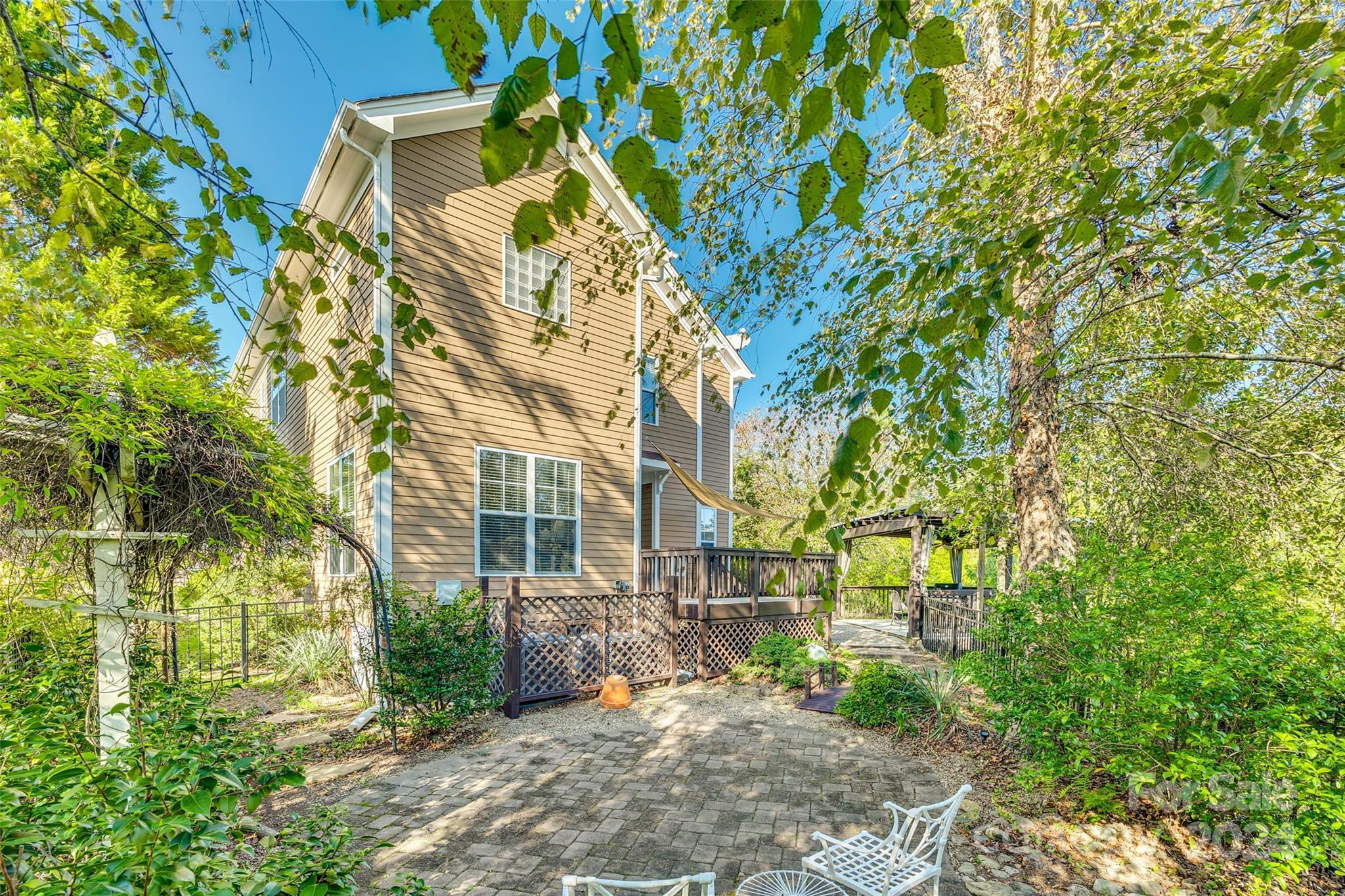 1722 Lakeland Trail Drive