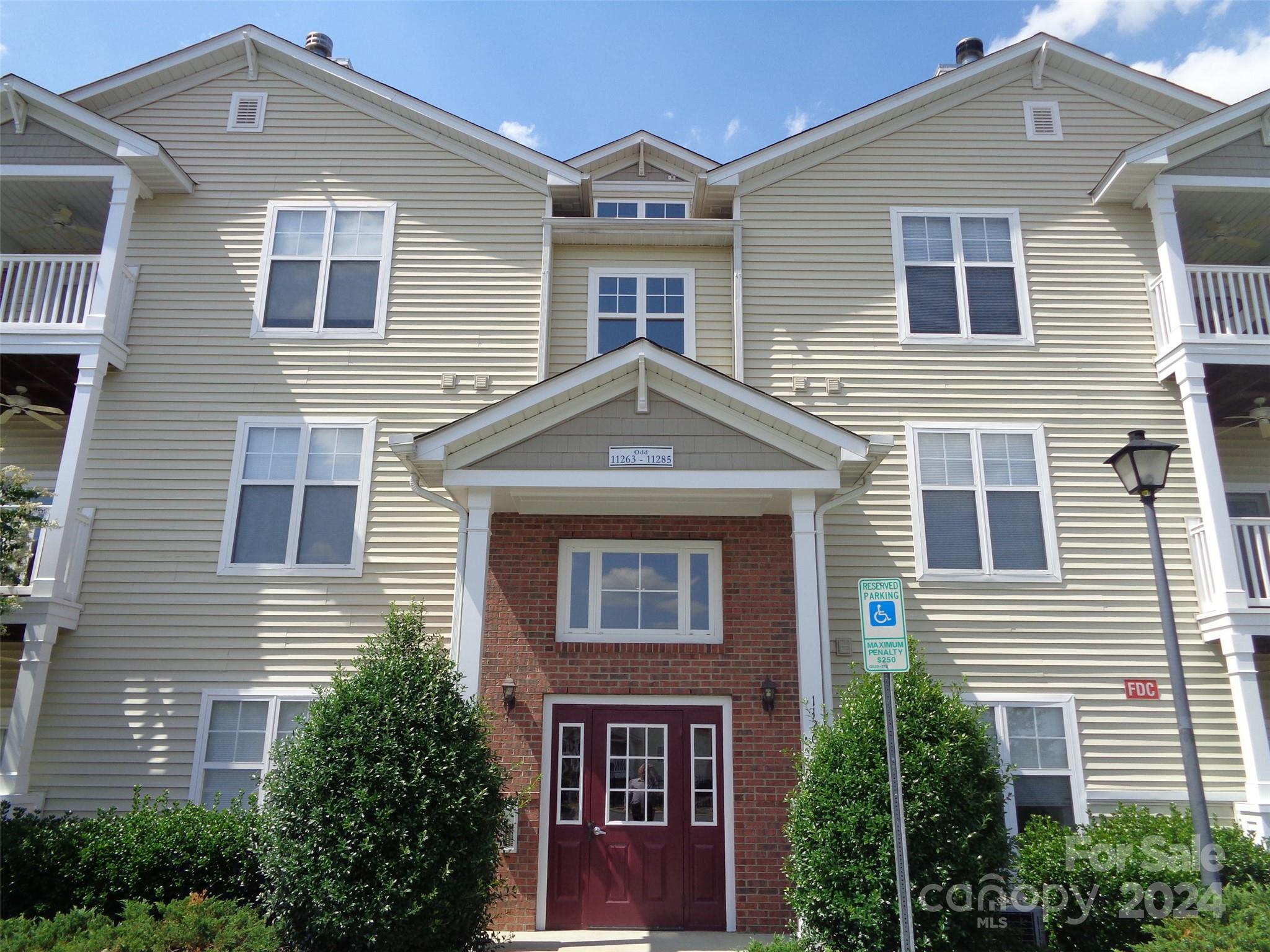 11273 Hyde Pointe Court