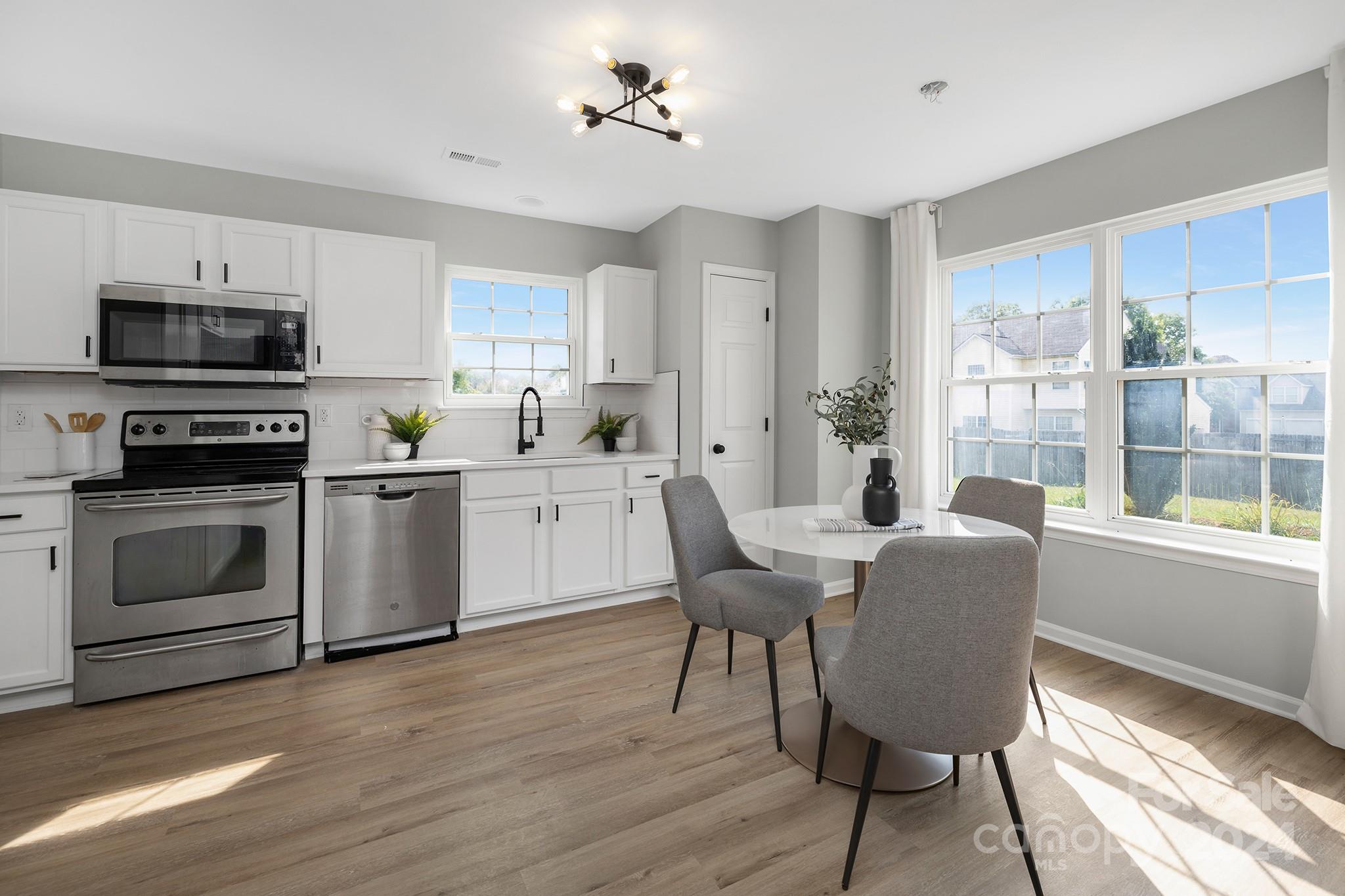 2773 Round Hill Court