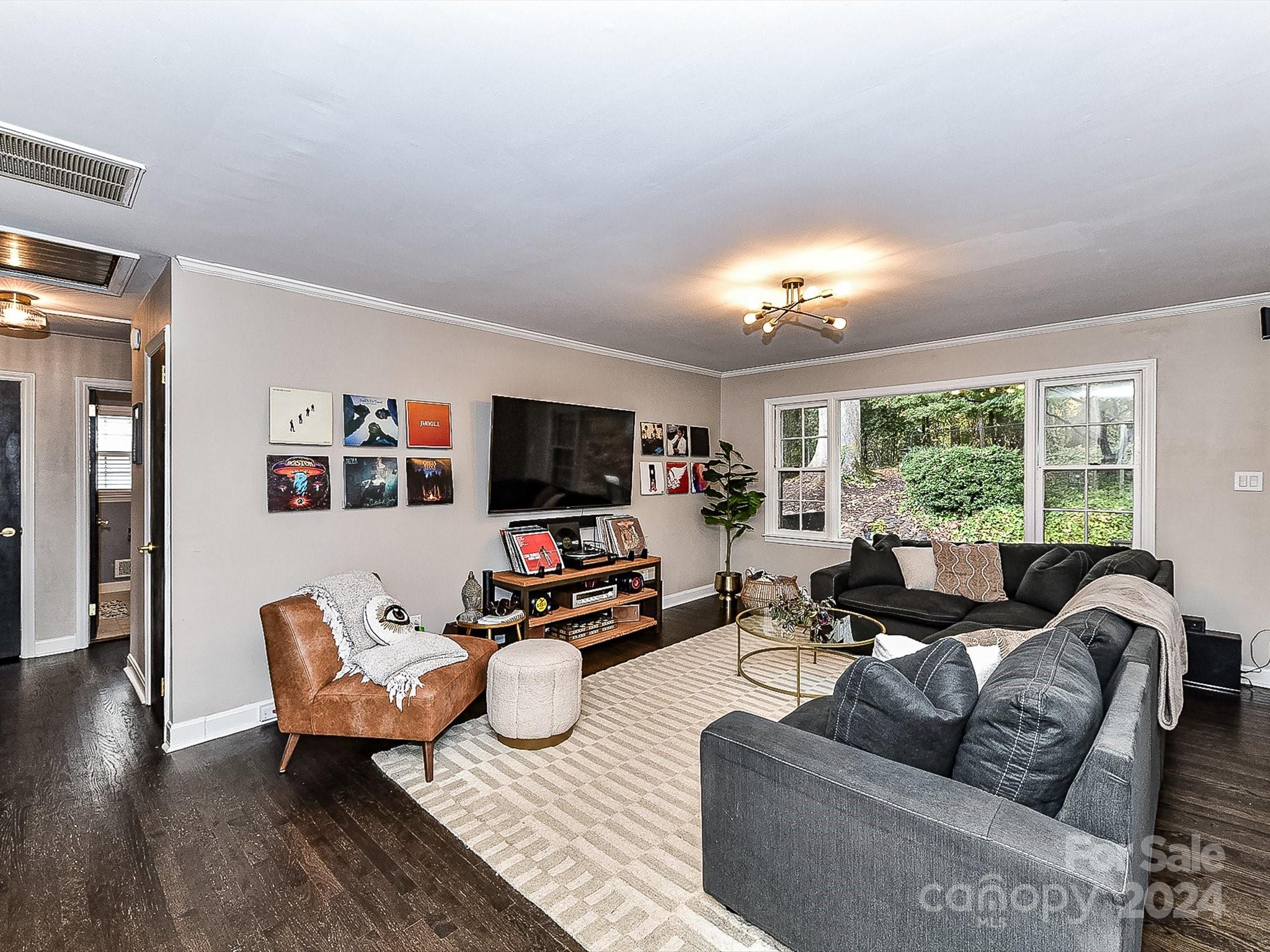 1743 Edgewater Drive