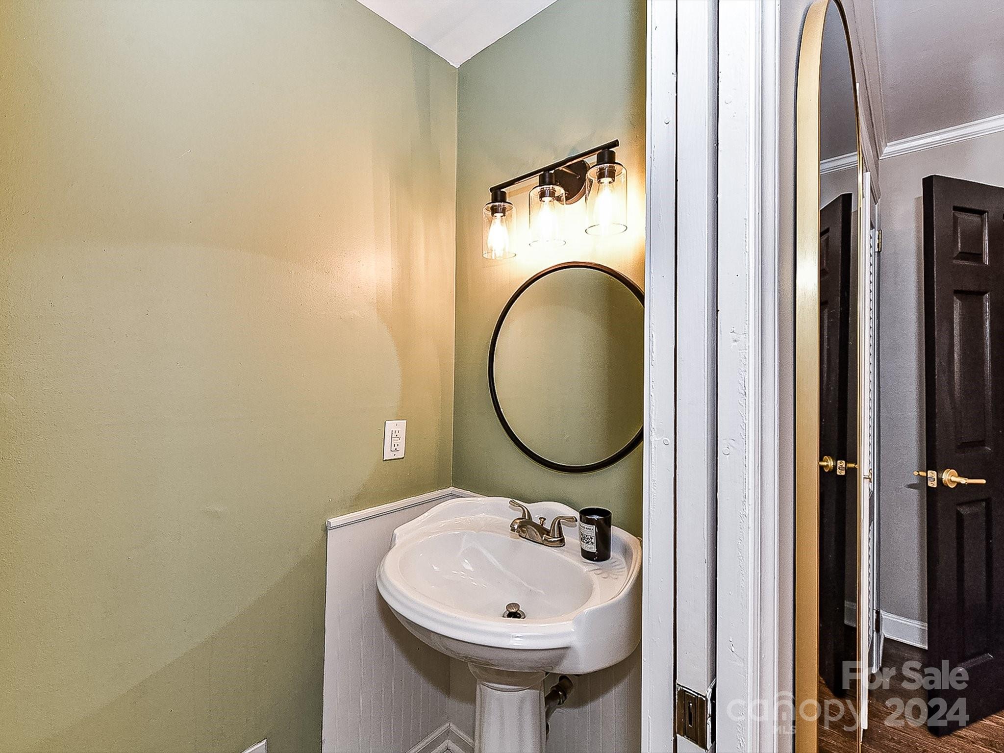 1743 Edgewater Drive