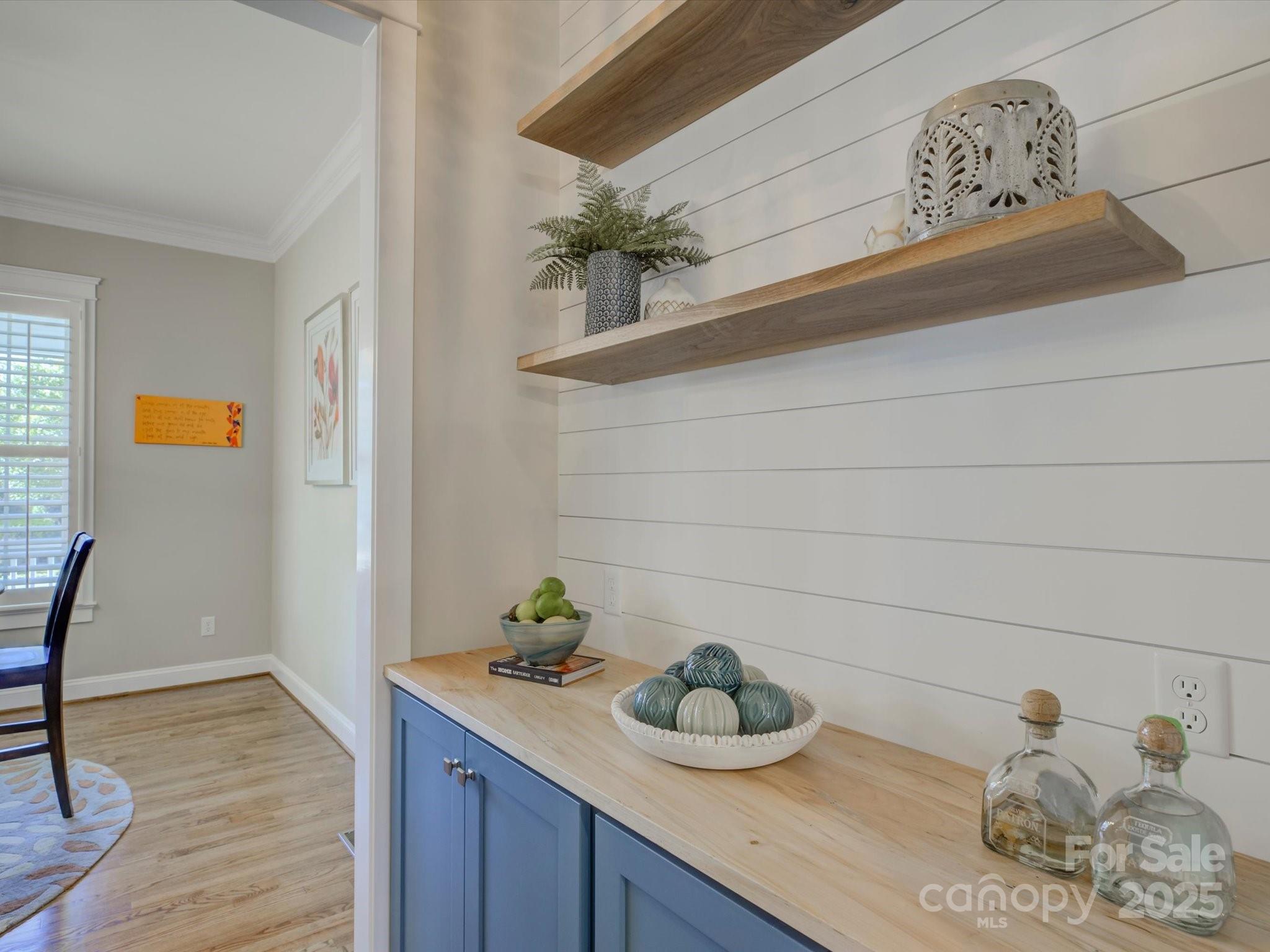 5702 Morris Hunt Drive