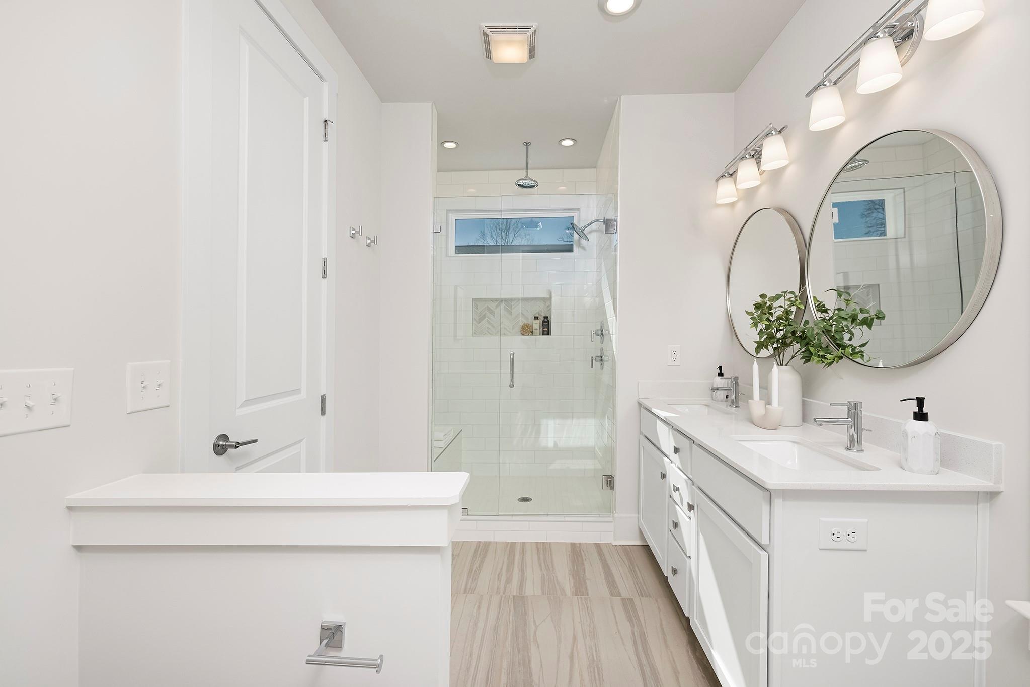 1739 Dunloe Street Unit: 8242