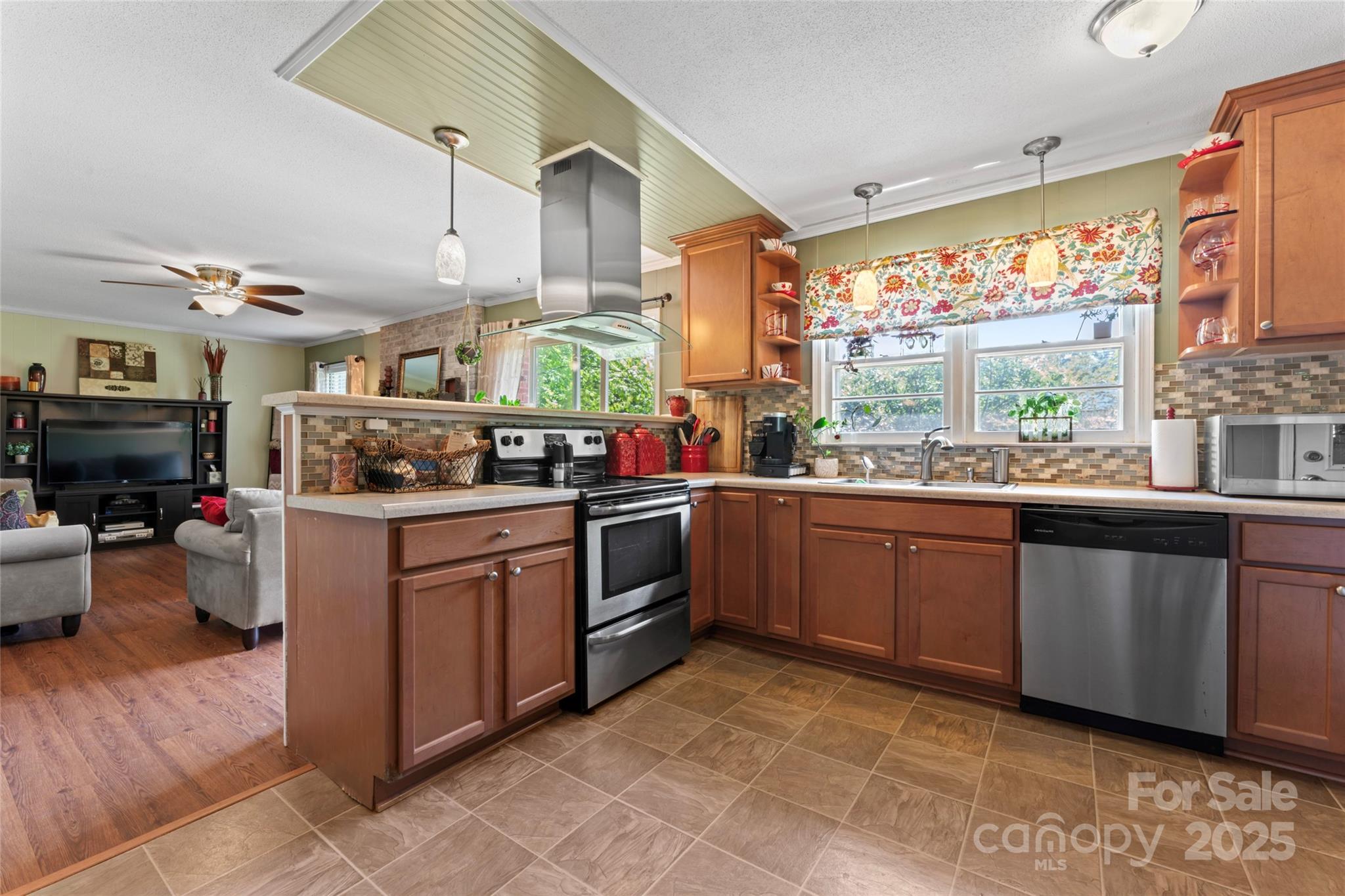 653 Ferndale Drive