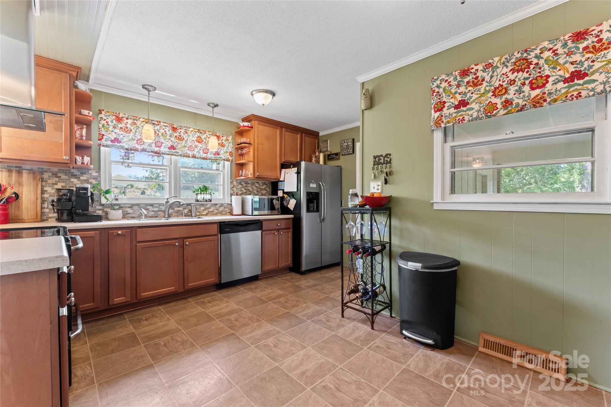 653 Ferndale Drive