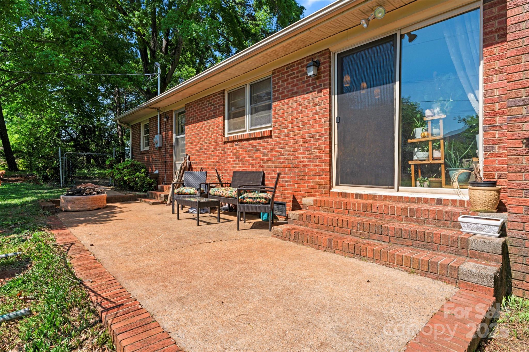 653 Ferndale Drive