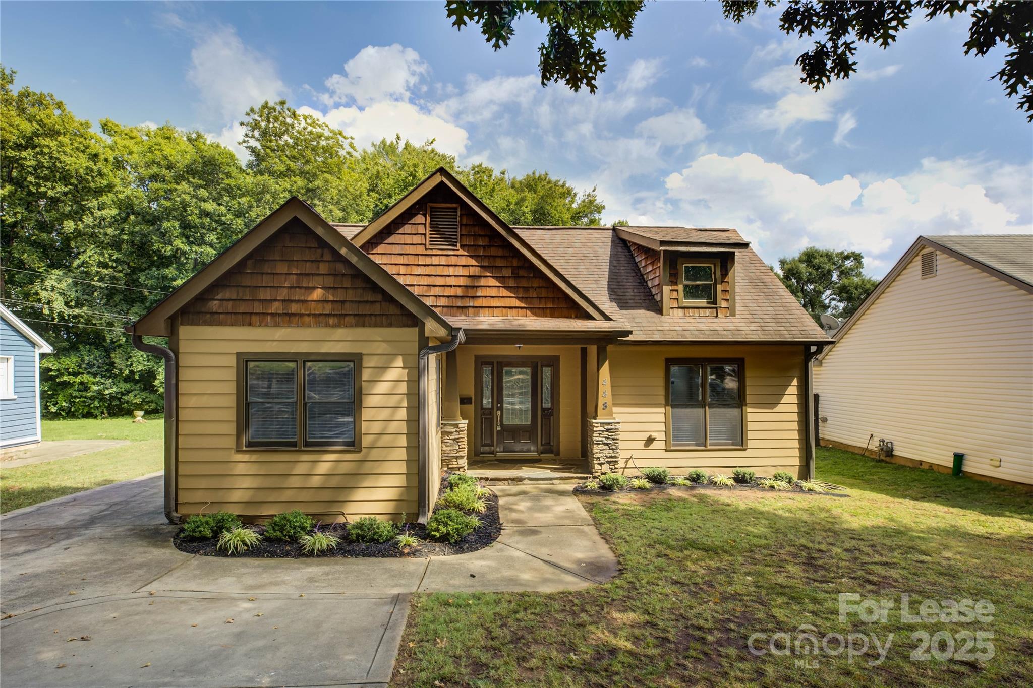 448 N Summit Avenue